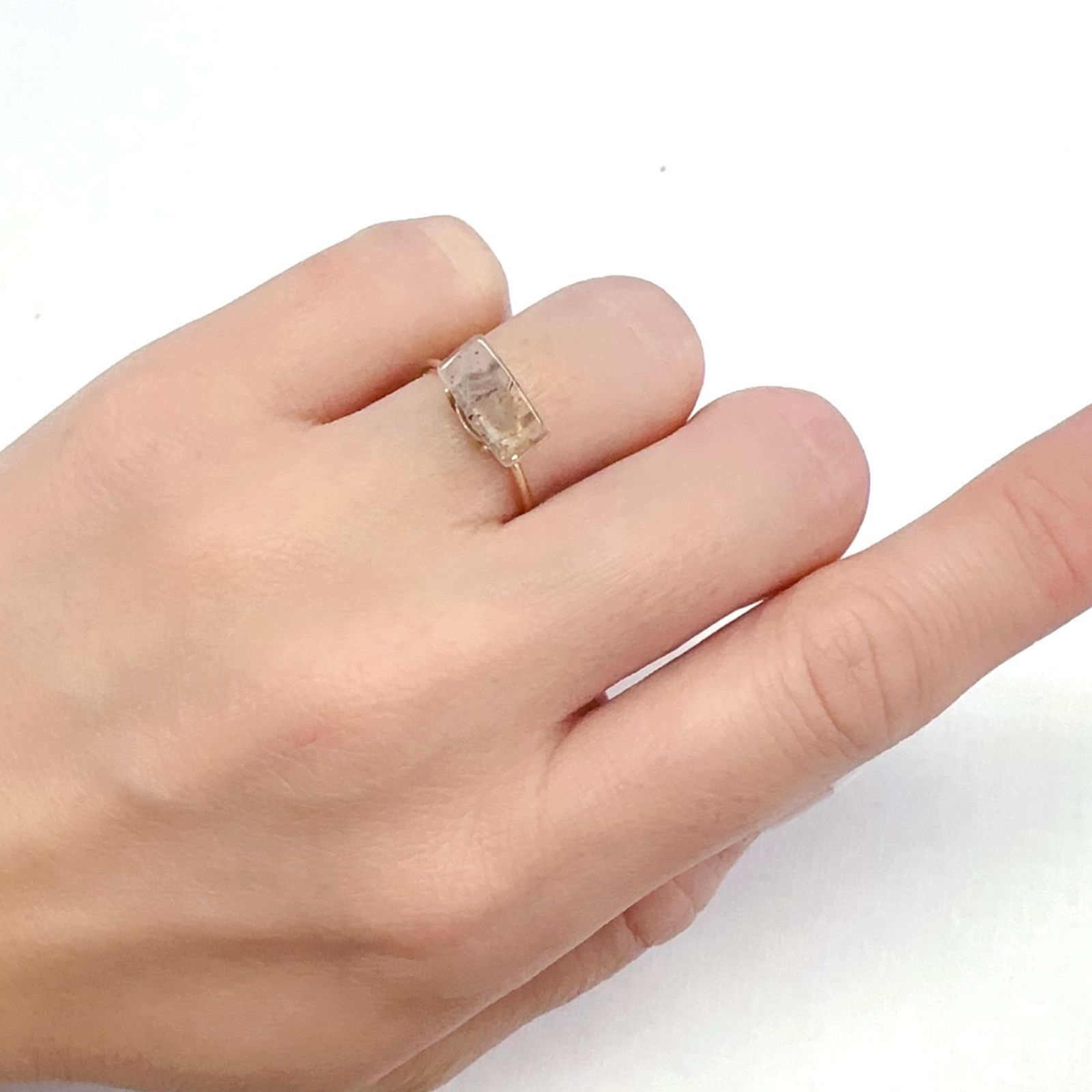 レインボーラティスサンストーン オーストラリア産 1.80ct[231225237]10.9x5.3mm前後