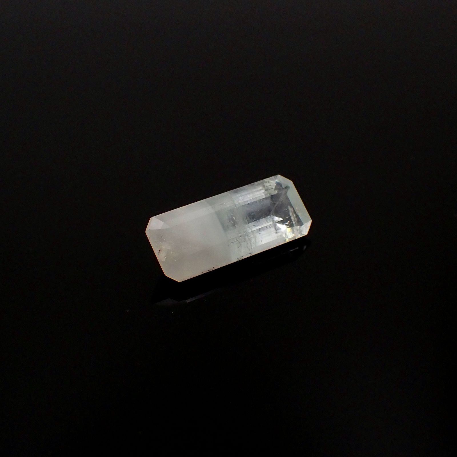 バイカラーベリル（アクアマリンモルガナイト） ブラジル産 5.78ct[231023649]18.9x7.6mm前後