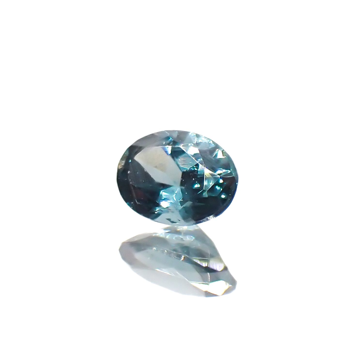 ベキリーブルーガーネット（カラーチェンジガーネット アレキタイプ） マダガスカル・ベキリー産 0.19ct[230923539]4x2.9mm前後