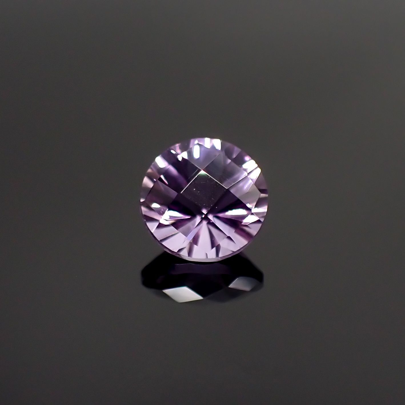 ◇チェッカーコンケーブカット◇アメジスト(宝石名アメシスト) ブラジル産 1.22ct 識別済[210913033]7.1×7.1mm前後