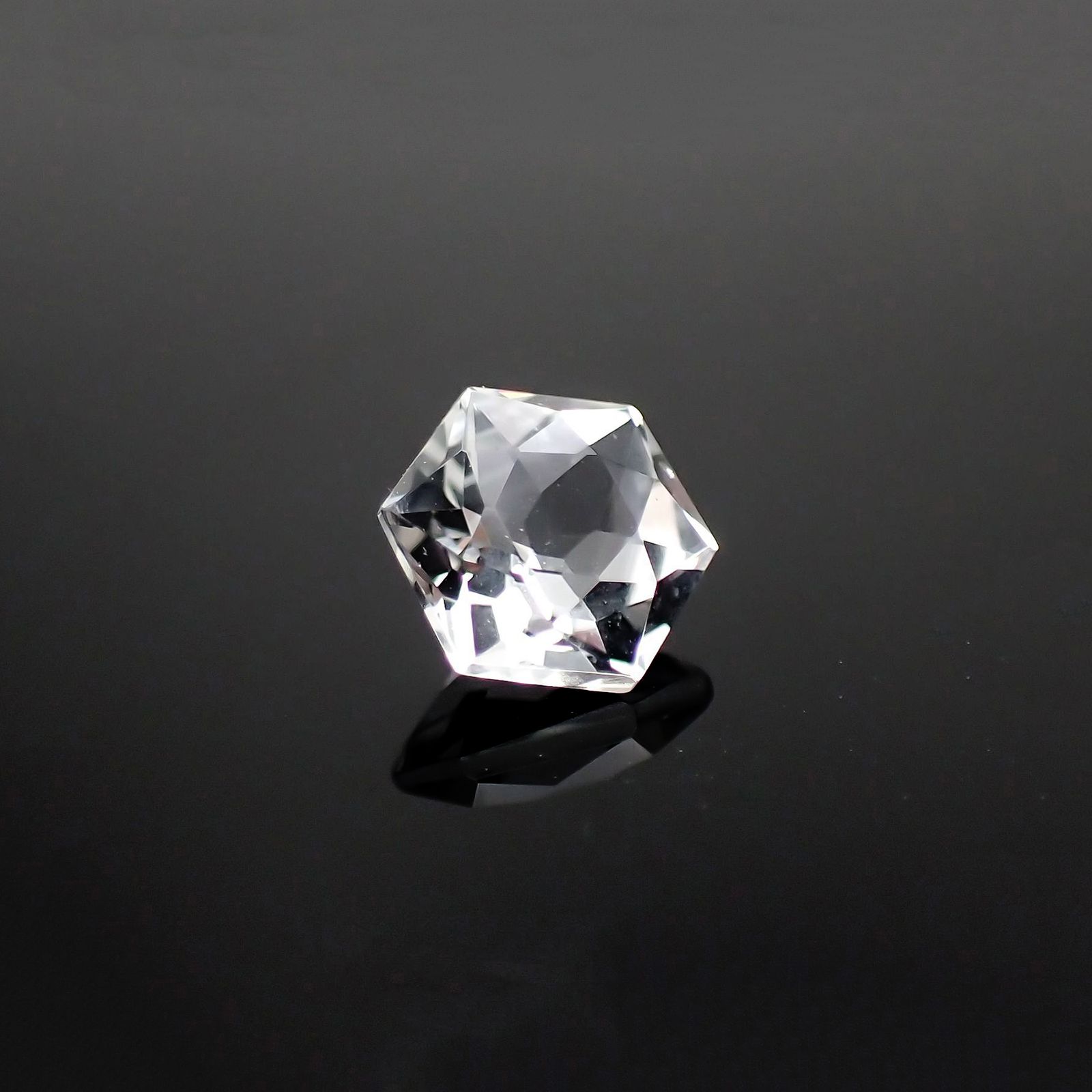 ◇ヘキサゴンカット◇ホワイトトパーズ ブラジル産 1.12ct[221018498]6x6mm前後