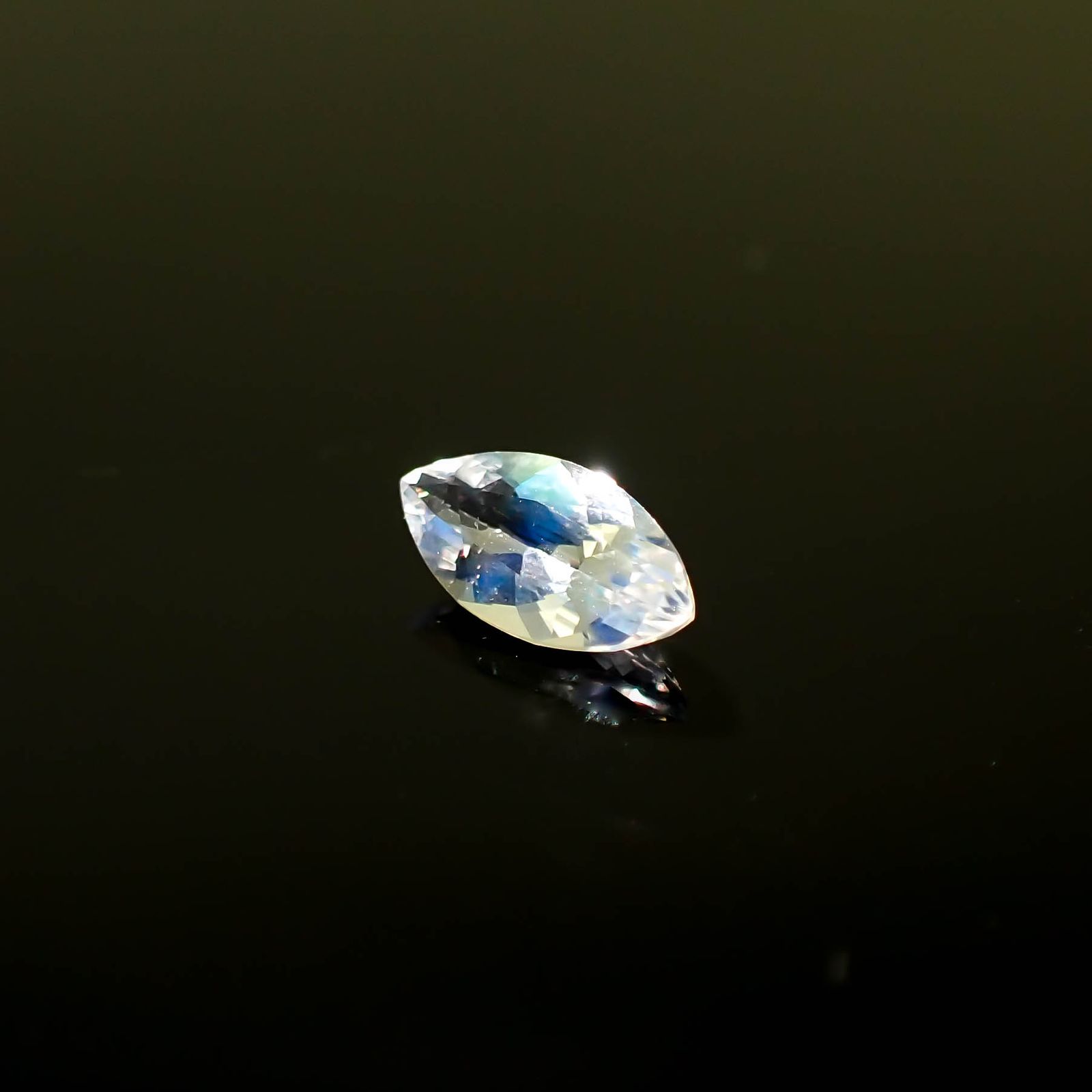 レインボームーンストーン ザンビア産 0.45ct[231224803]8x4mm前後