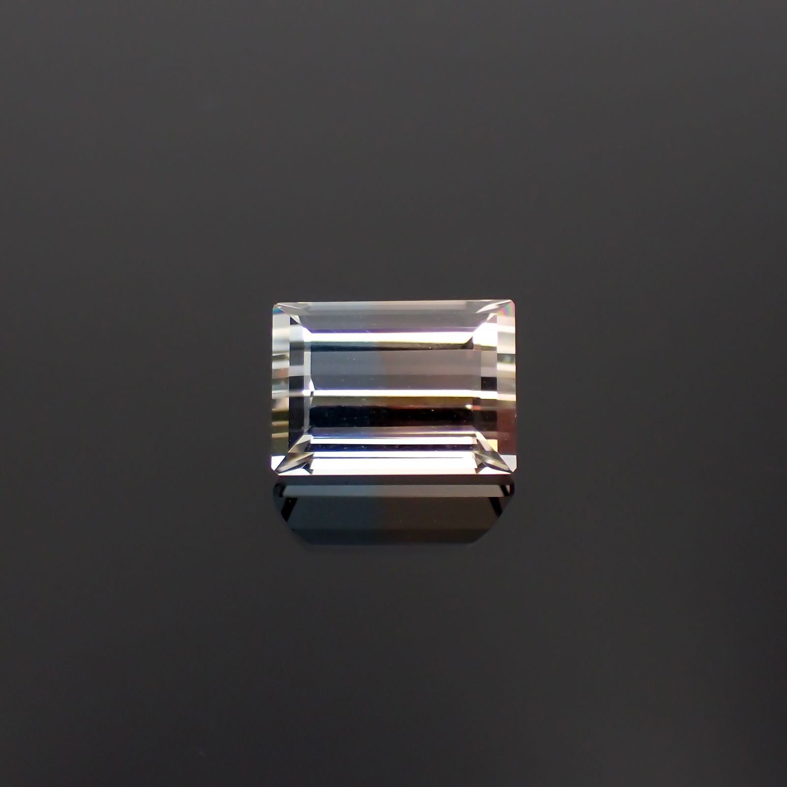バイカラートパーズ ウクライナ産 4.41ct[231224893]9.7x7mm前後