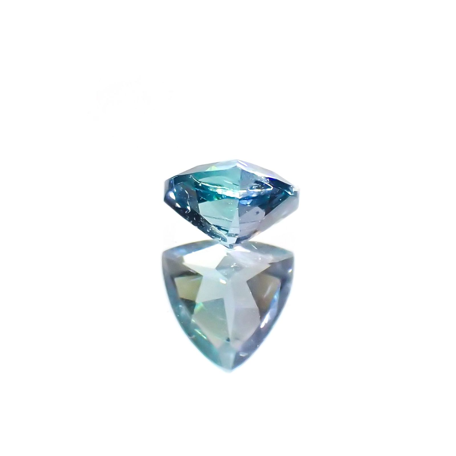 ブルーコーネルピン タンザニア産 0.23ct / 4x4mm前後 [231224497]