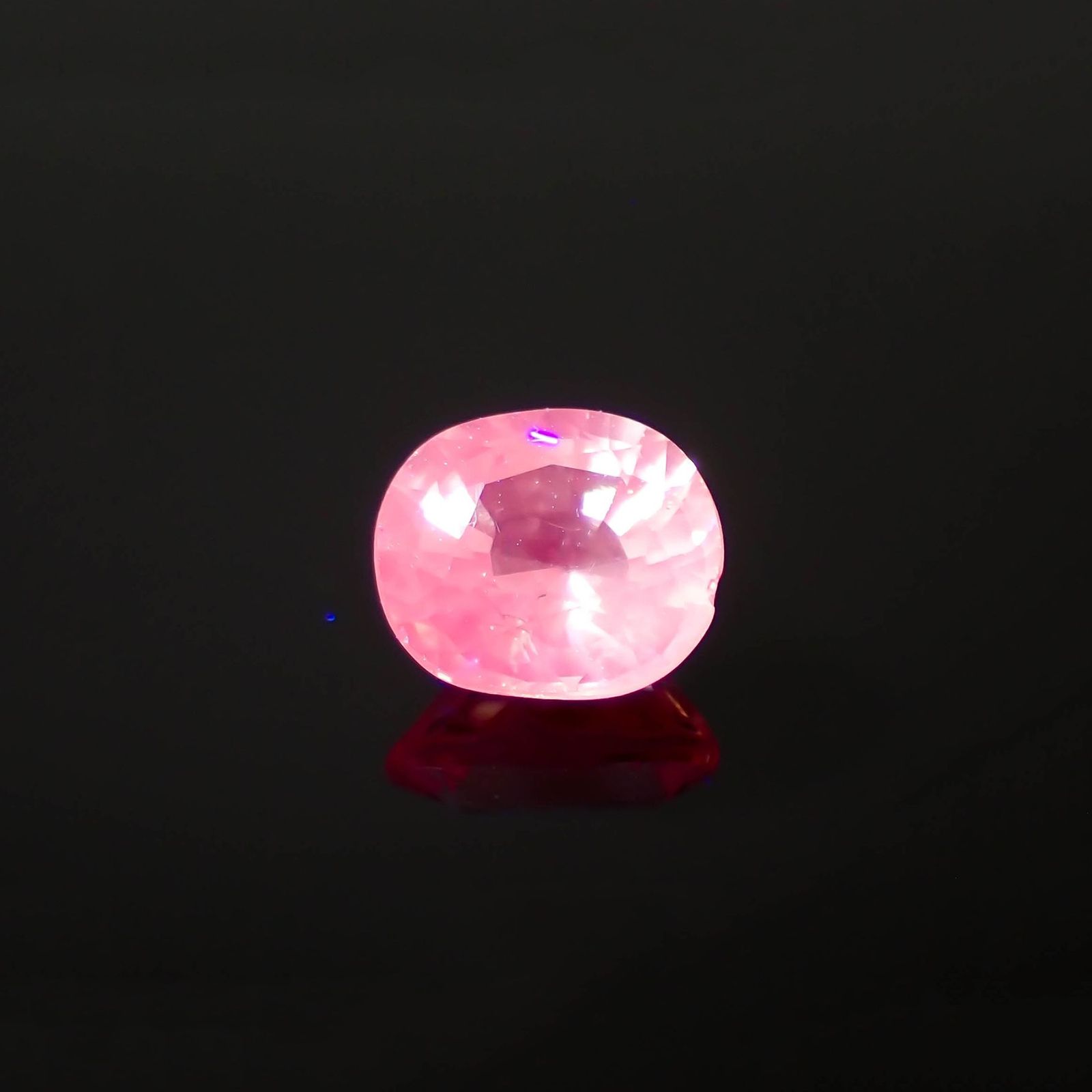 シルキーピンクサファイア 非加熱 ベトナム産 0.60ct / 5.1x4.3mm前後 [221219593]