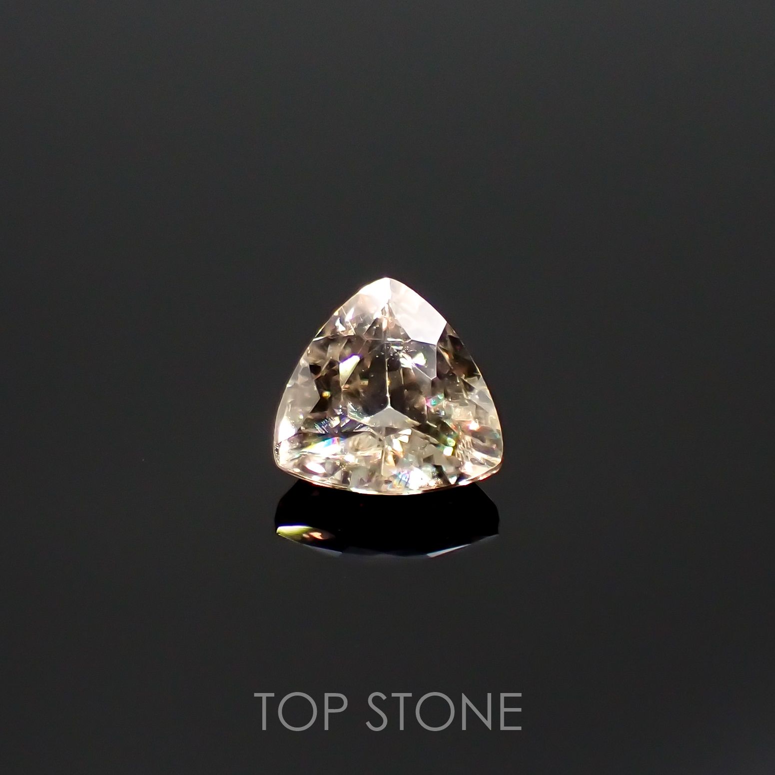 ダイアスポア(宝石名ダイアスポア)トルコ産 0.99ct 識別済[220516031]6.5x6.5mm前後