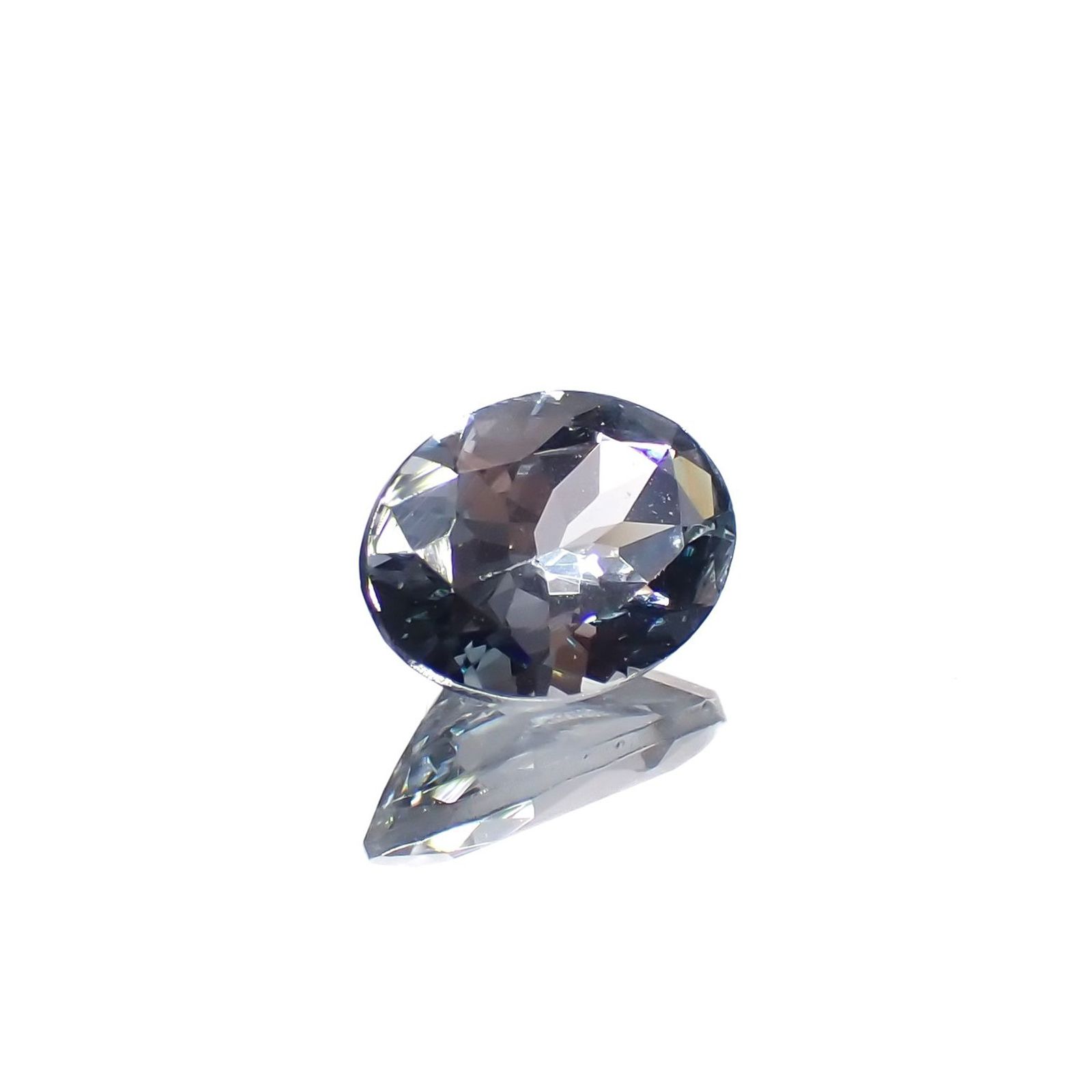 グレースピネル タンザニア産 0.85ct / 7x5.1mm前後 [251021551]