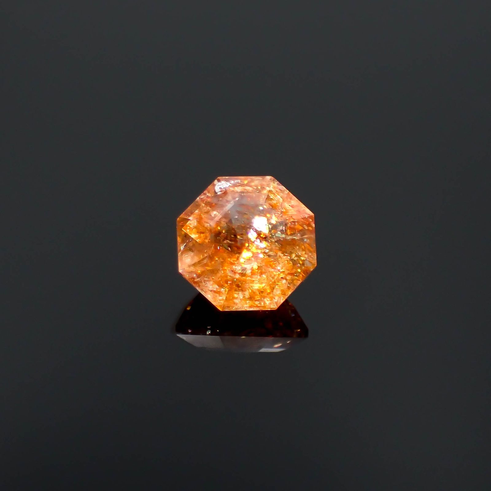 ◇オクタゴンカット◇イリュージョンサンストーン タンザニア産 0.43ct[230320958]4.8x4.6mm前後
