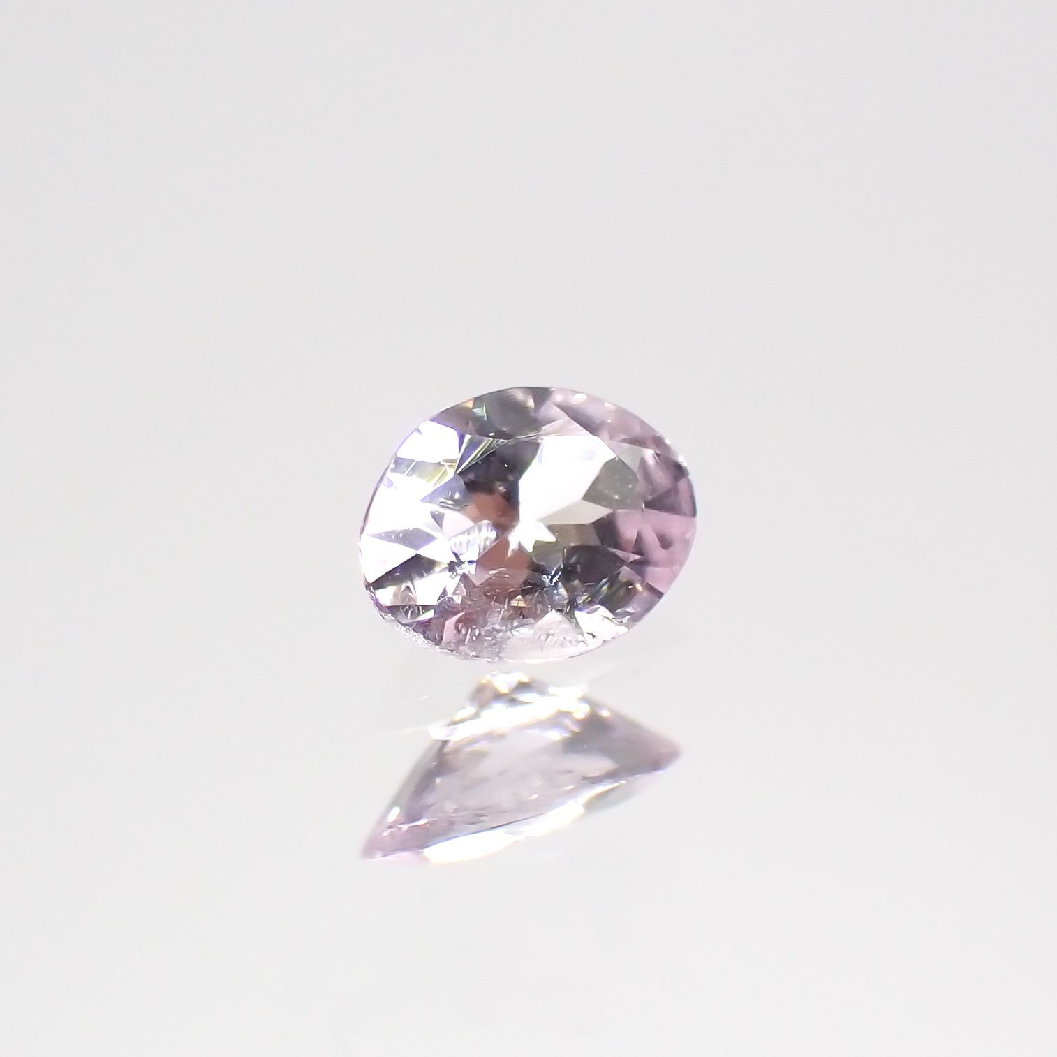 ピンクゾイサイト(宝石名ピンク・ゾイサイト)タンザニア産 0.13ct 識別済[220115056]3.9x2.9mm前後