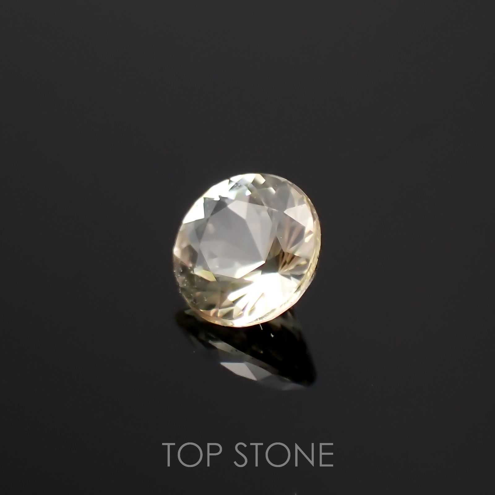 イエロースキャポライト(宝石名イエロー・スキャポライト)タンザニア産 0.23ct 識別済[221219633]3.9x3.9mm前後