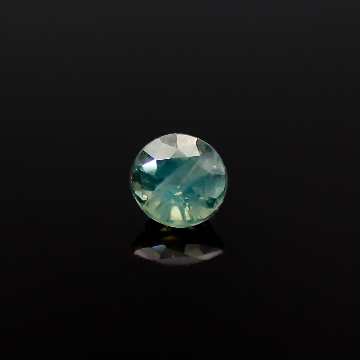 シルキーアレキサンドライト ブラジル・ミナスジェライス州ヘマチタ鉱山産 0.16ct [250129761]3.1x3mm前後