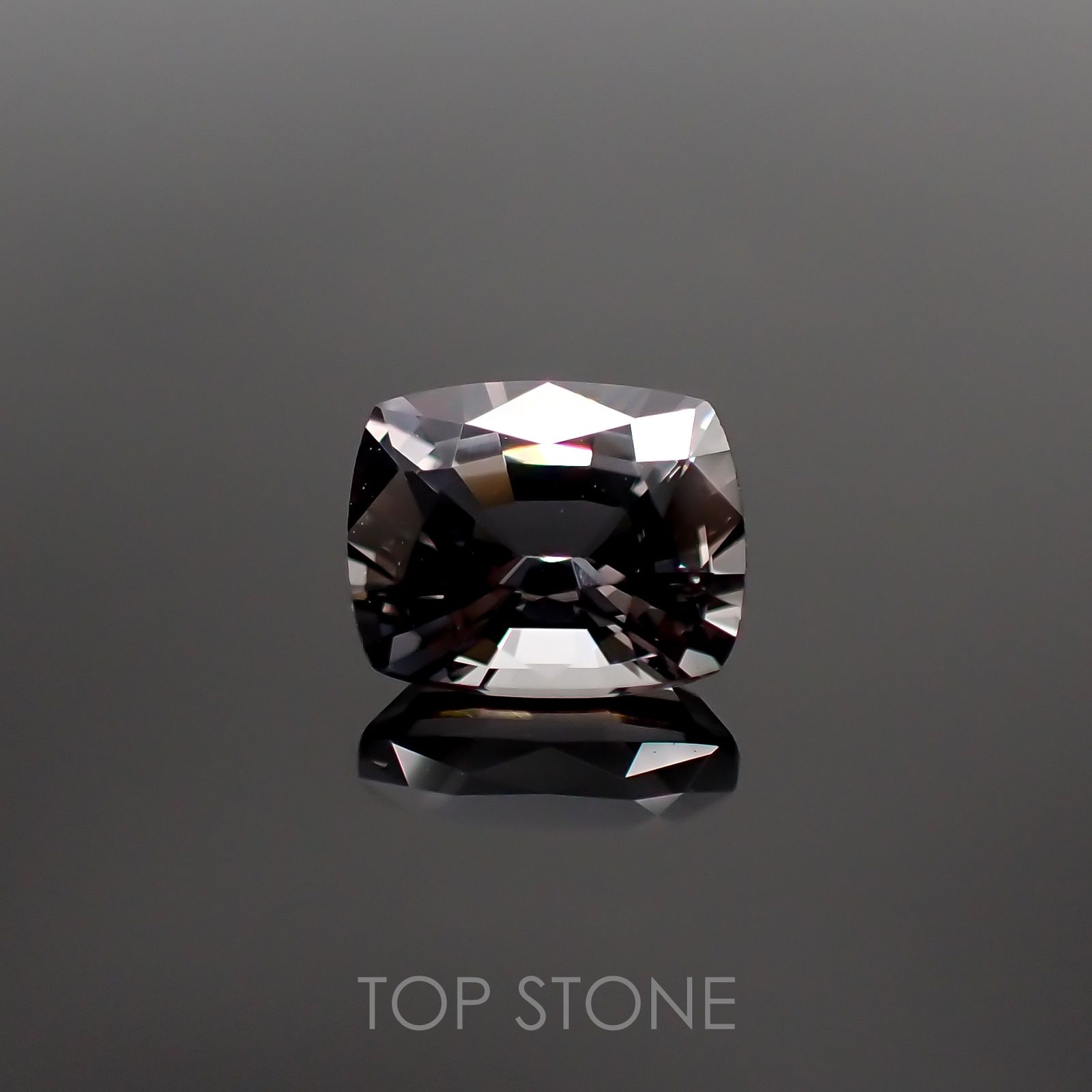 プラチナスピネル(宝石名スピネル) ビルマ産 1.381ct ソ付(彩珠)[210913318]7.1×5.9mm前後