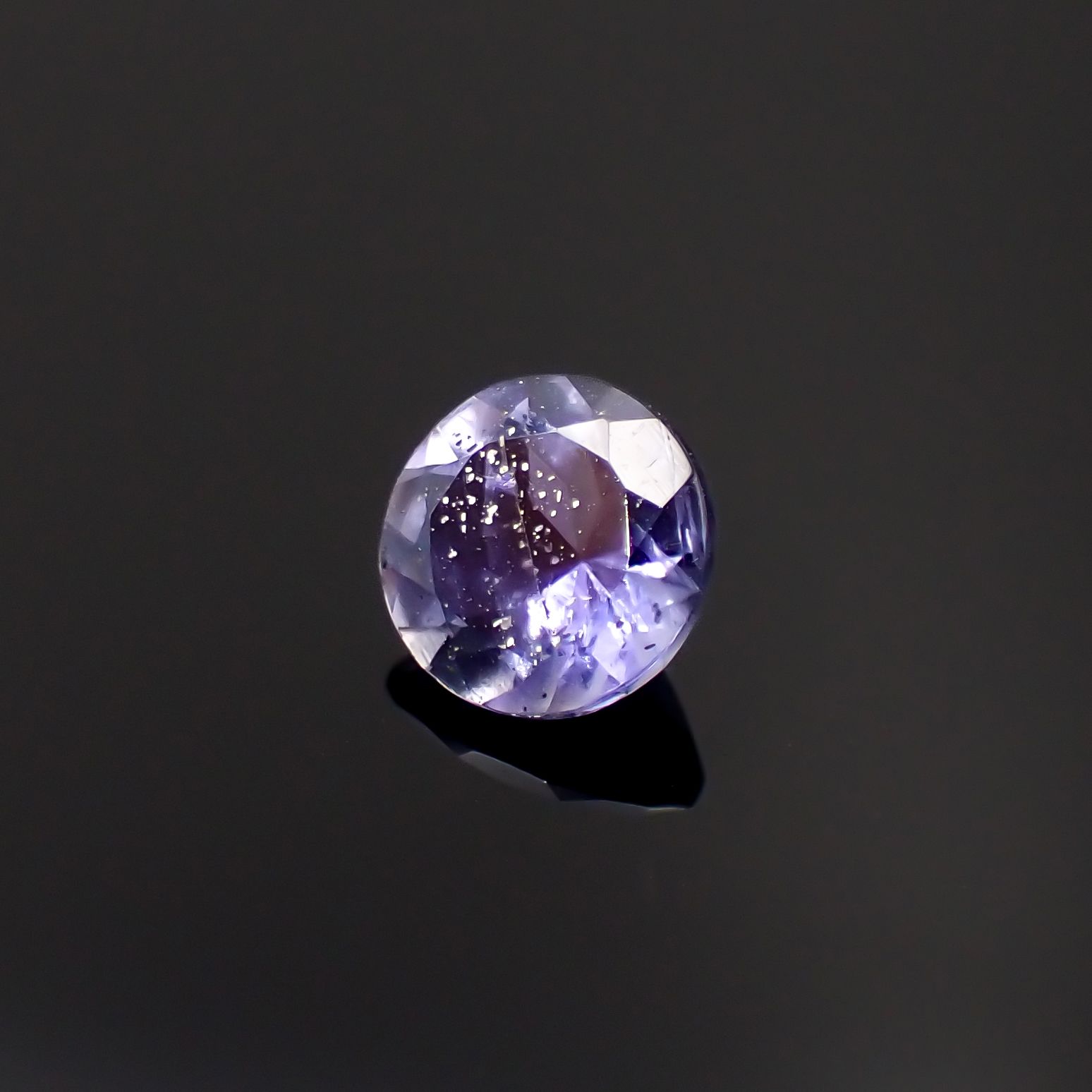 アイオライトサンストーン インド/ブラジル産 0.67ct[230923332]6x5.9mm前後