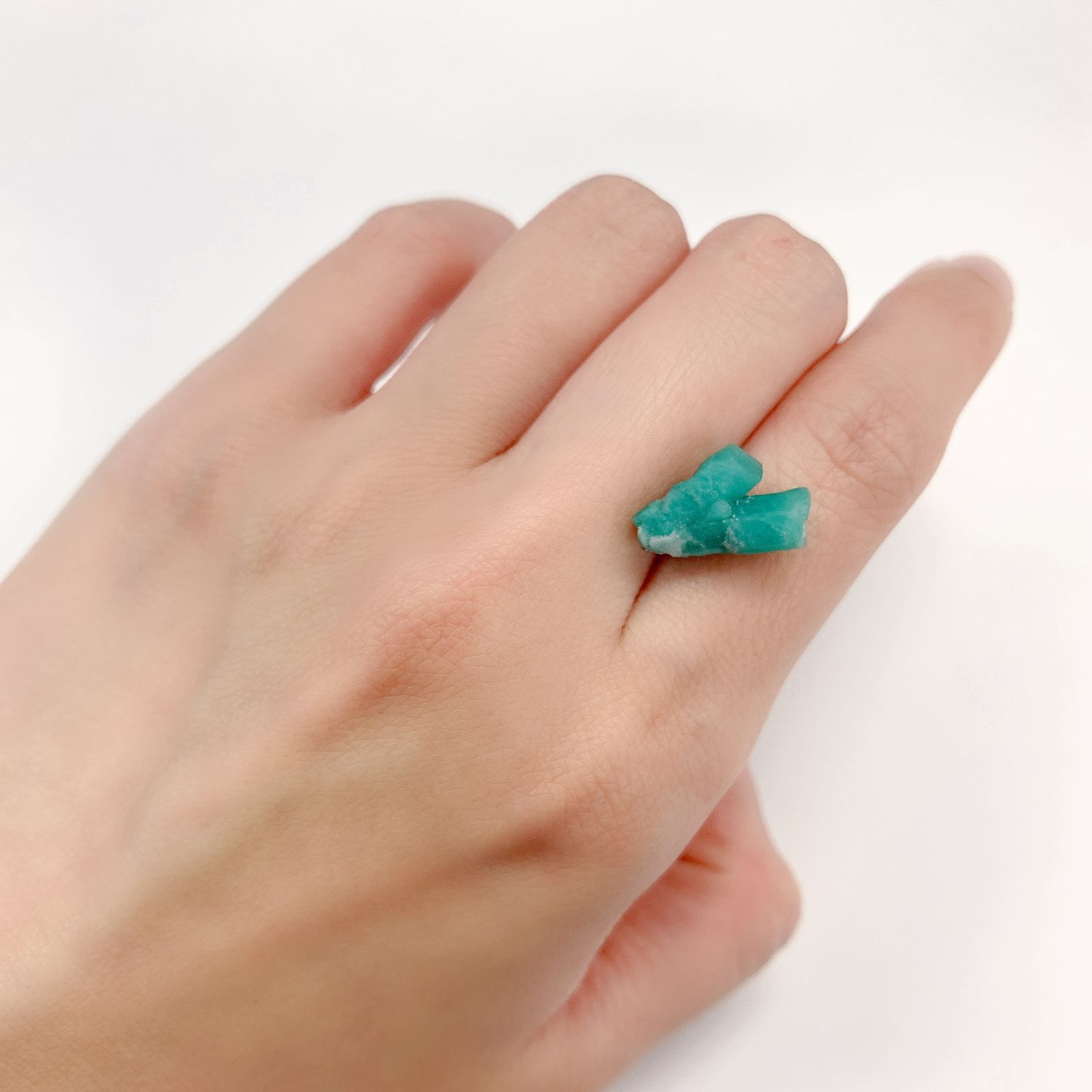 エメラルド(宝石名エメラルド) コロンビア産 原石・結晶 4.51ct 識別済[211013646]14.9×10.4mm前後