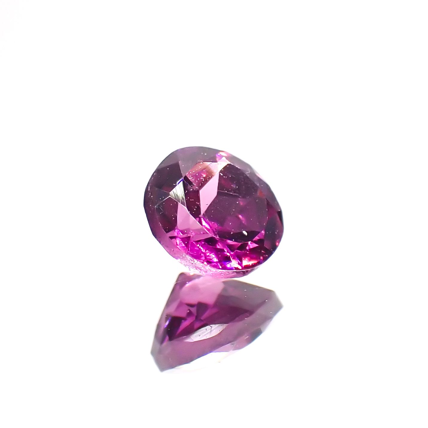 マラヤガーネット(宝石名ガーネット)タンザニア産 0.39ct 識別済[230823050]4.1x4mm前後