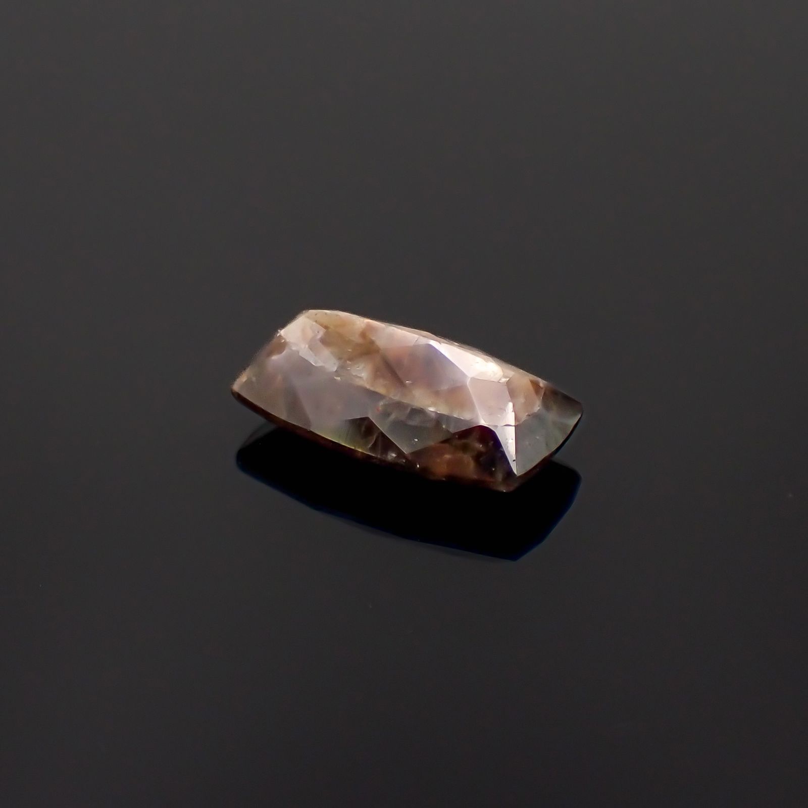 ゴールドシーンサファイア非加熱 ケニア産 4.73ct[230321338]12.9x7.4mm前後