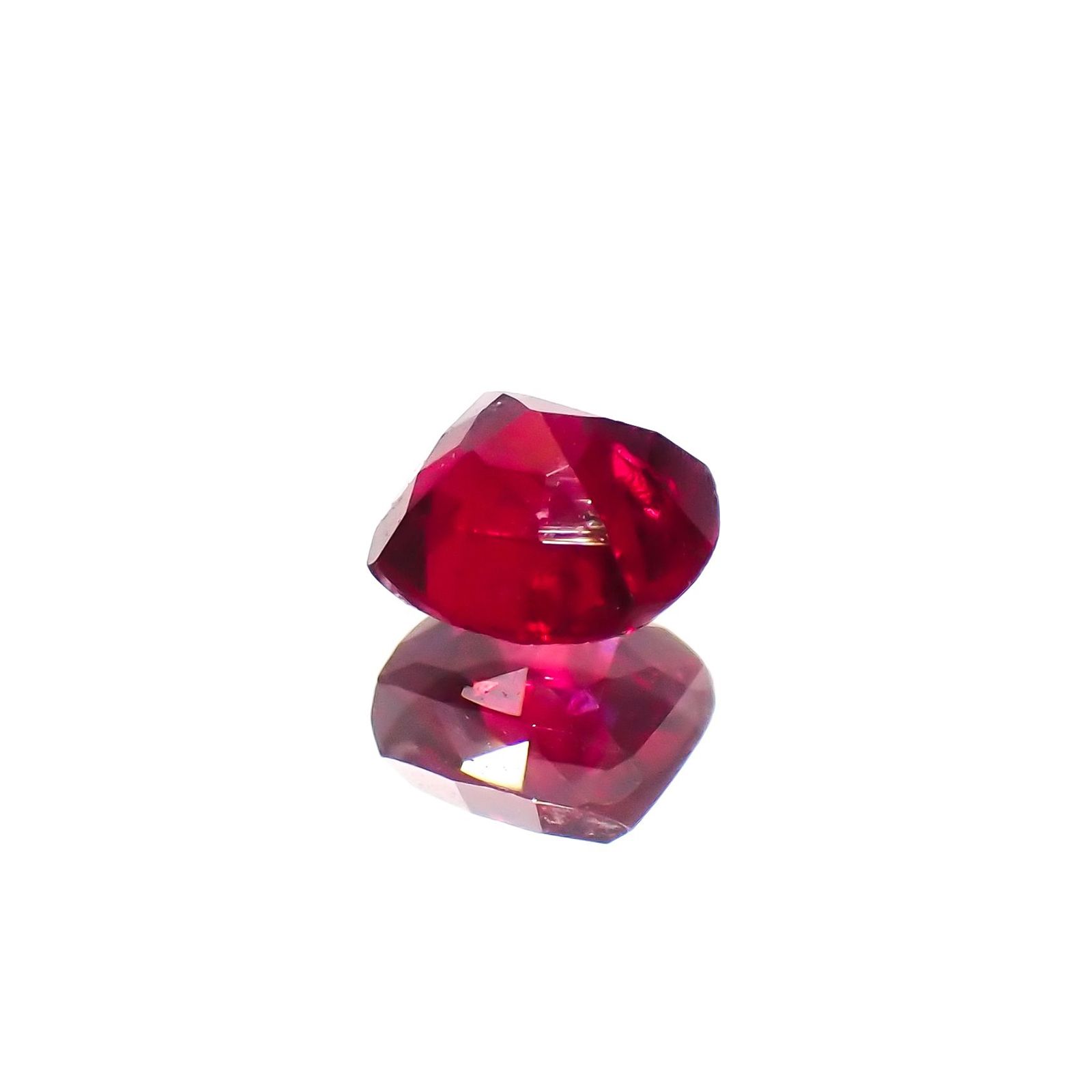 ルビー 非加熱 マダガスカル産 0.28ct / 3.7x3.5mm前後 [230622342]