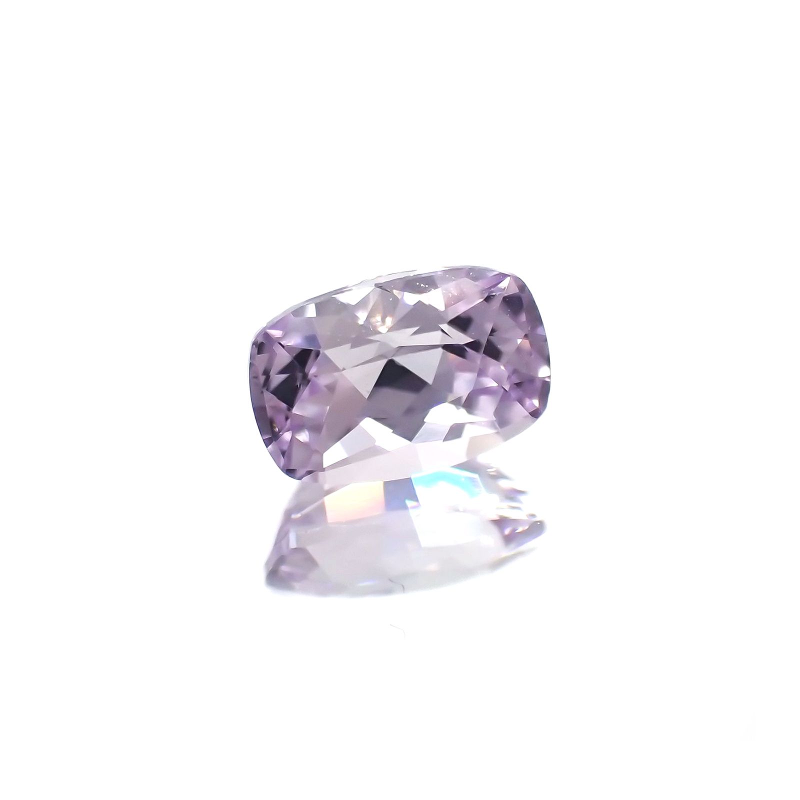 ラベンダーサファイア(宝石名サファイア)スリランカ/マダガスカル産 0.70ct 識別済[250817479]5.8x3.9mm前後