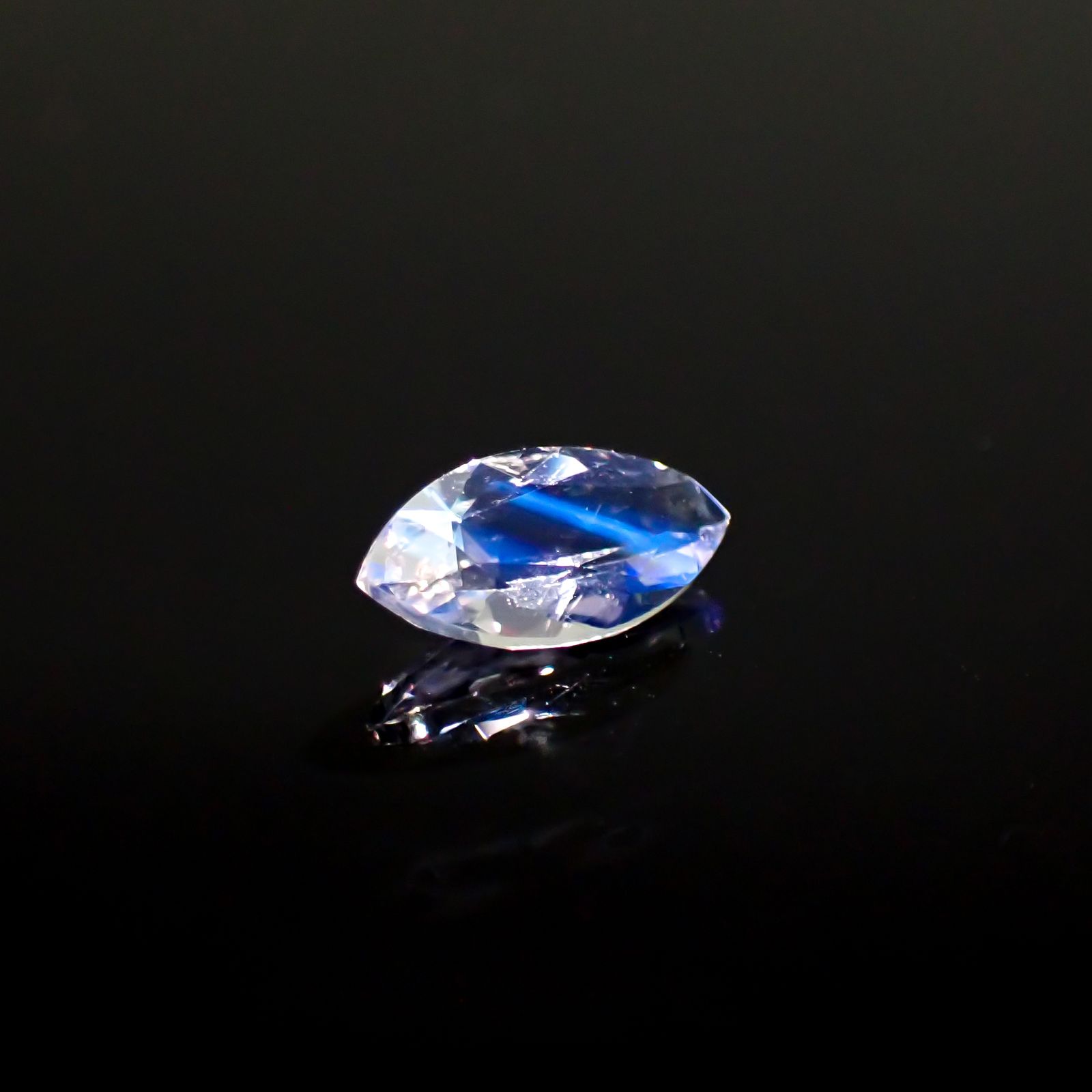 レインボームーンストーン ザンビア産 0.46ct[240828615]8x4mm前後