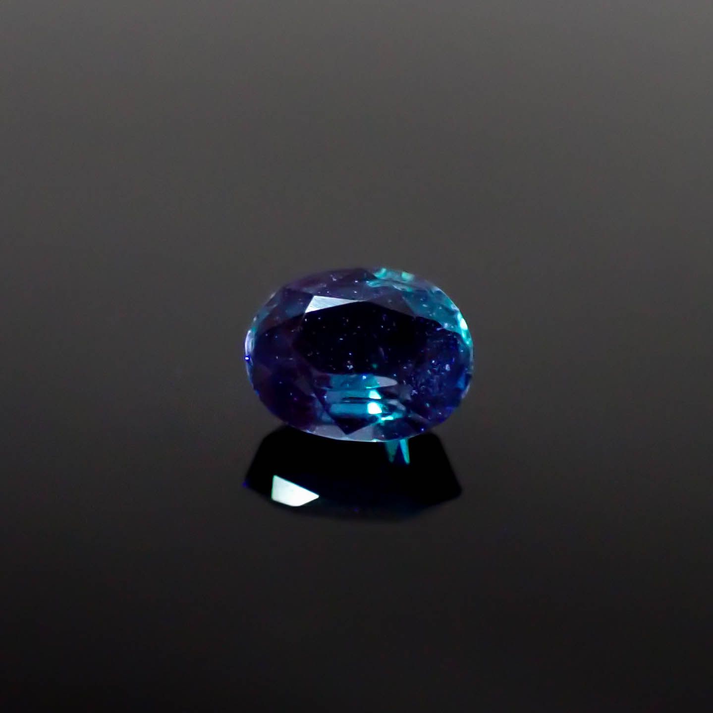 オーシャンブルーカイヤナイト(宝石名カイヤナイト)インド・オリッサ州産 0.42ct 識別済[240929165]4.9x3.8mm前後