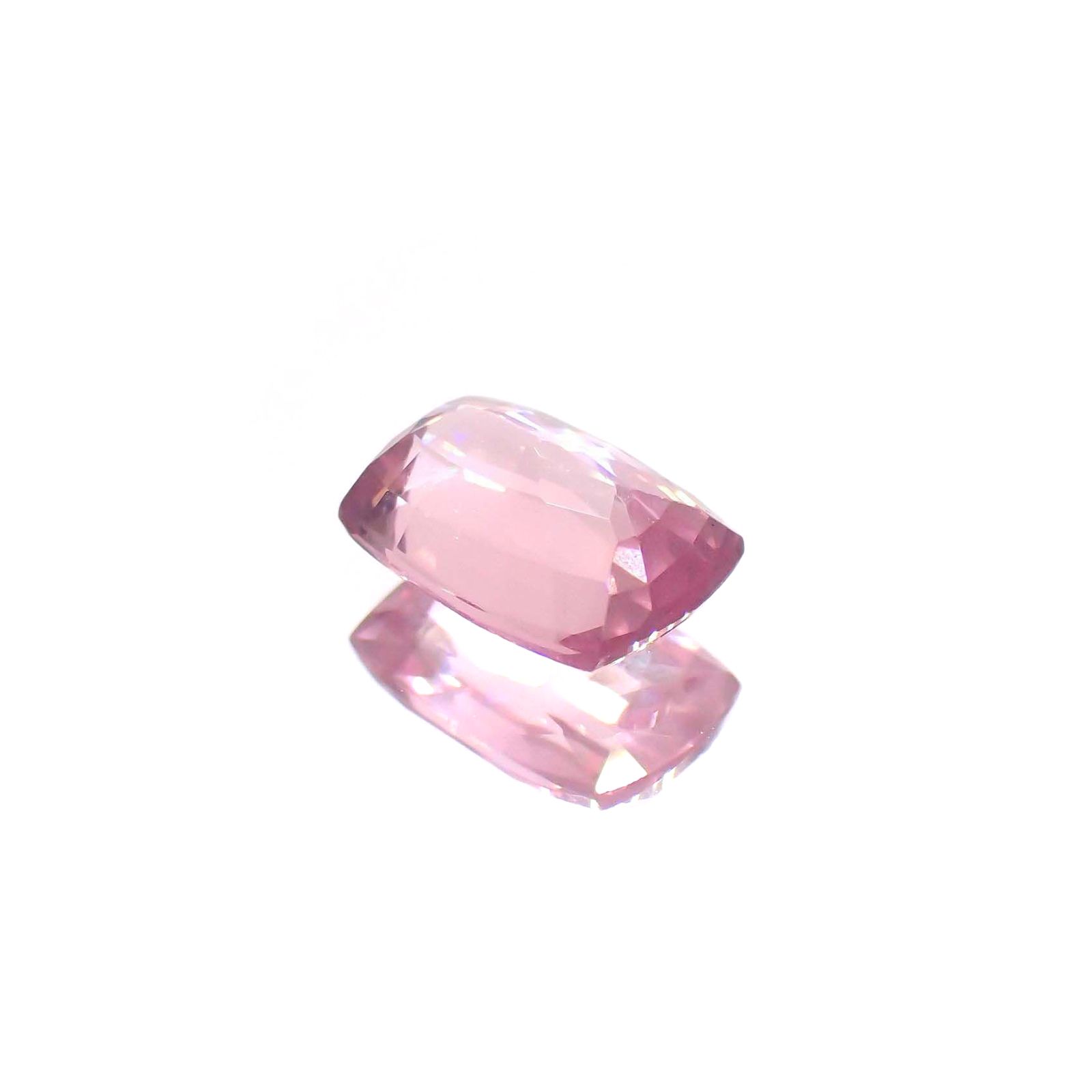 ピンクスピネル(宝石名ピンク・スピネル)タンザニア産 ソ付(彩珠) 1.120ct / 7.3x5mm前後 [260222569]