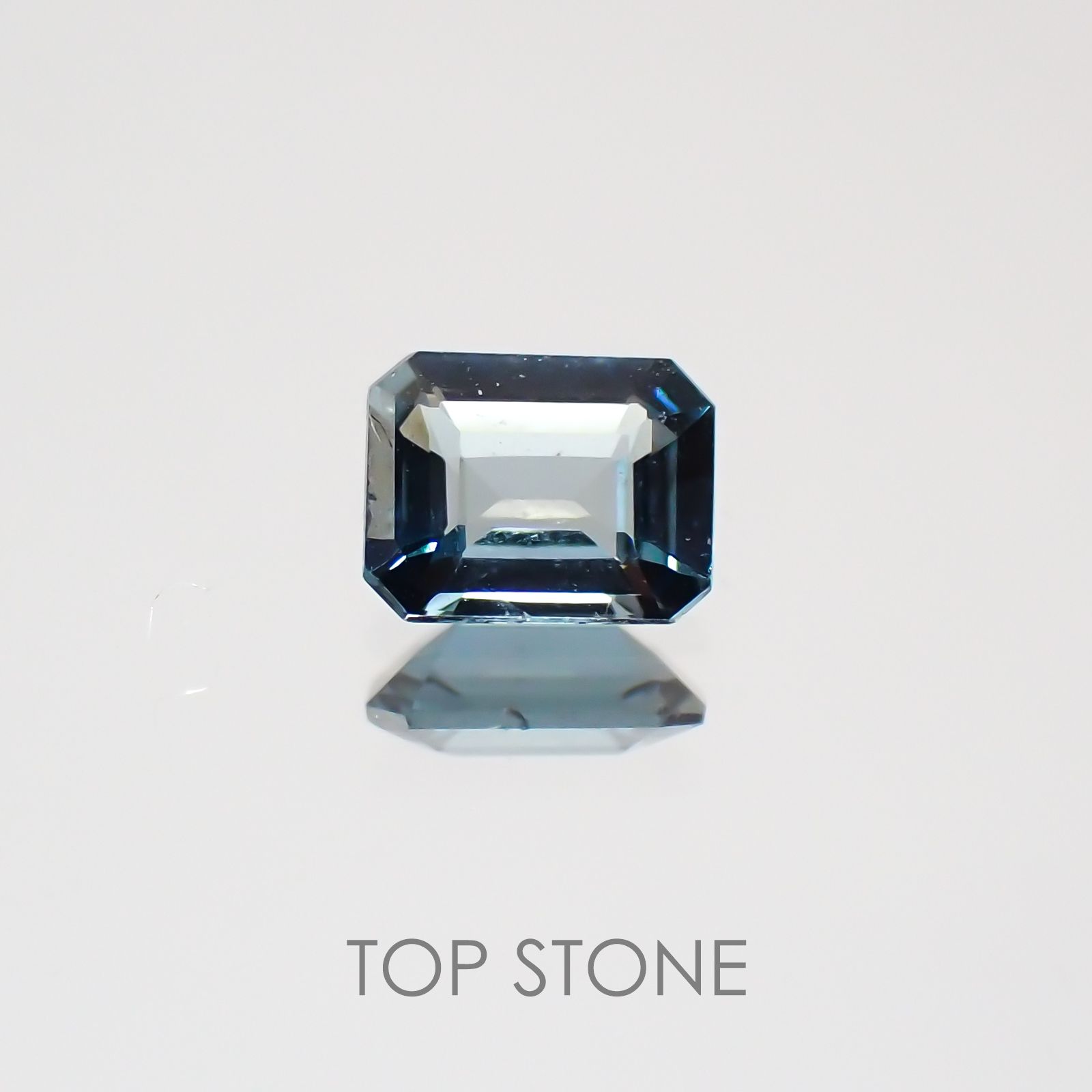 サファリン(宝石名サファリン) マダガスカル産 0.21ct 識別済[21018926]4×3.1mm前後