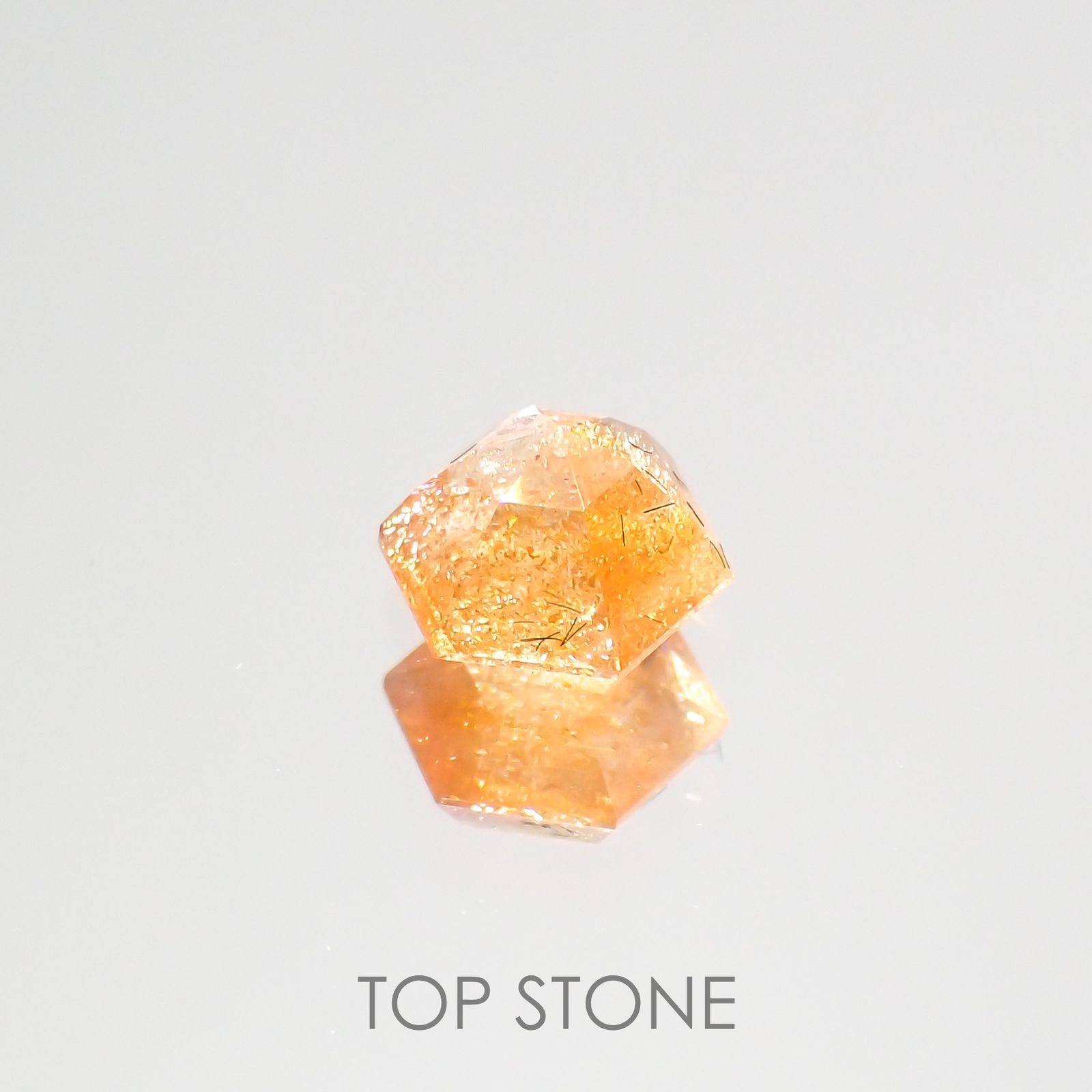 ◇ヘキサゴンカット◇イリュージョンサンストーン インド産 0.54ct[220115489]4.9x4.9mm前後