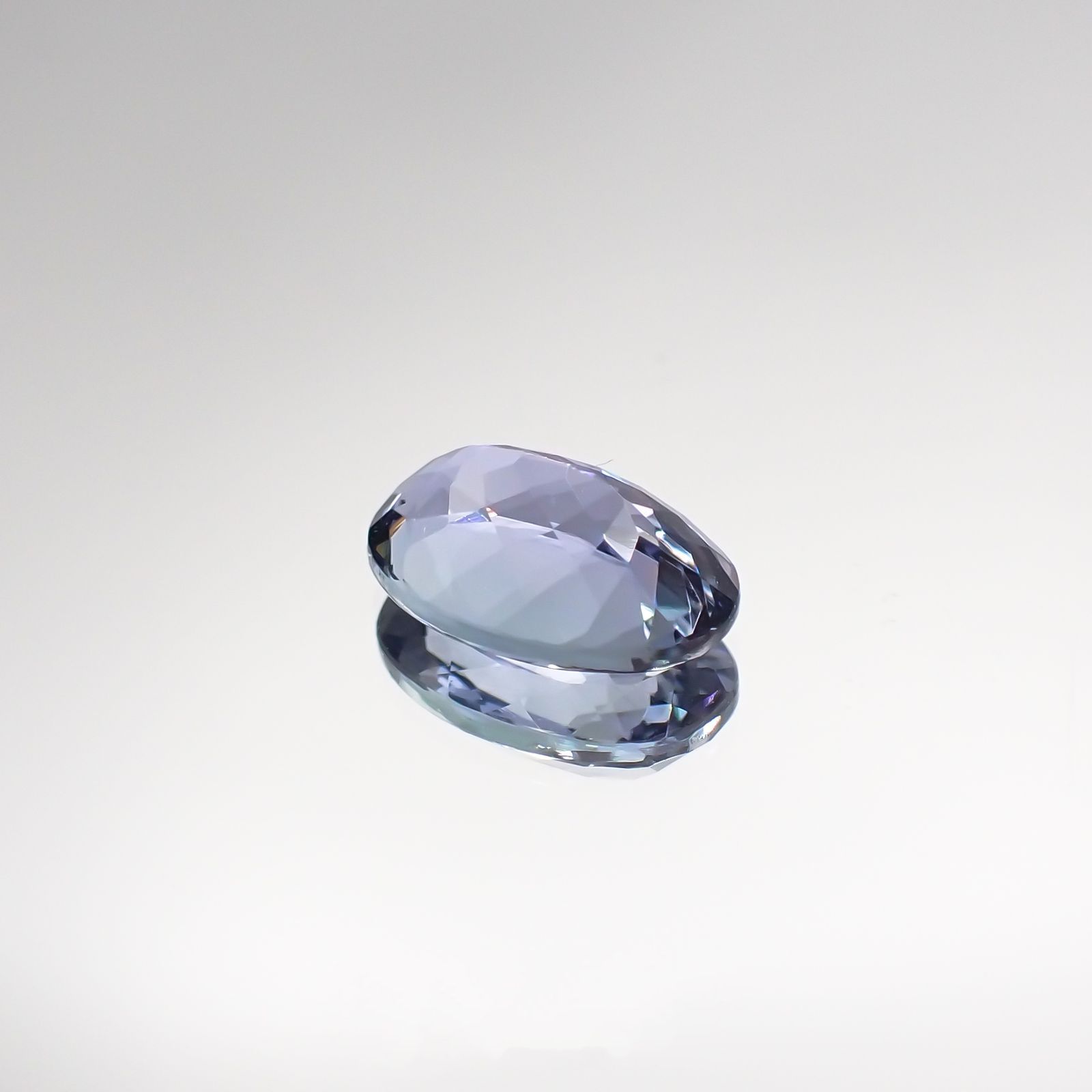 バイカラータンザナイト(宝石名タンザナイト) タンザニア産 1.920ct ソ付(彩珠)[210711831]9.6×6.2mm前後