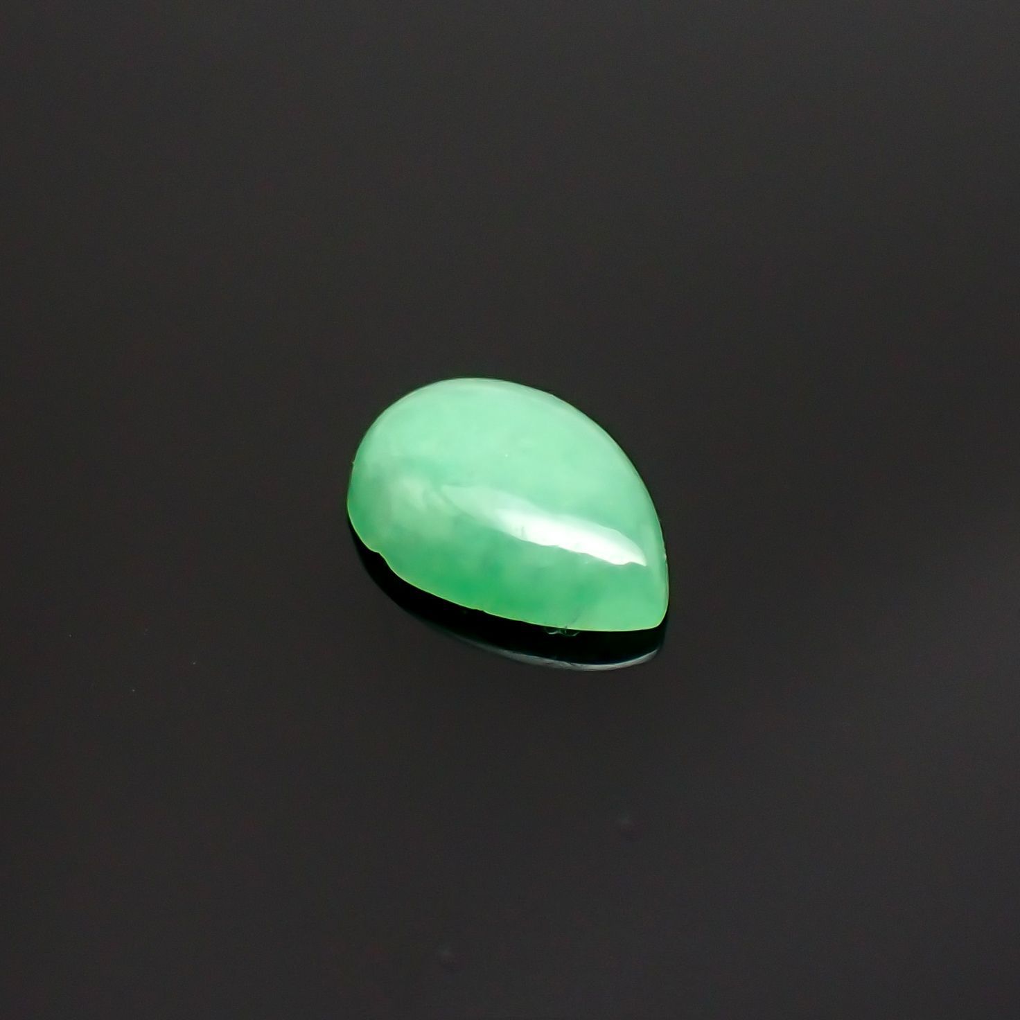 翡翠(宝石名ジェダイト)ビルマ産 0.67ct 識別済[220515807]7x4.8mm前後