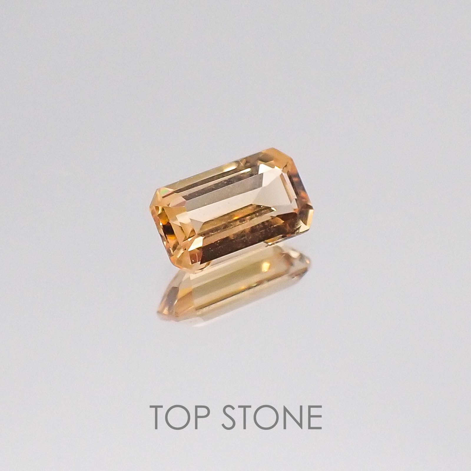インペリアルトパーズ ブラジル産 ルース 0.38ct[20084374]5.6×3.1mm前後