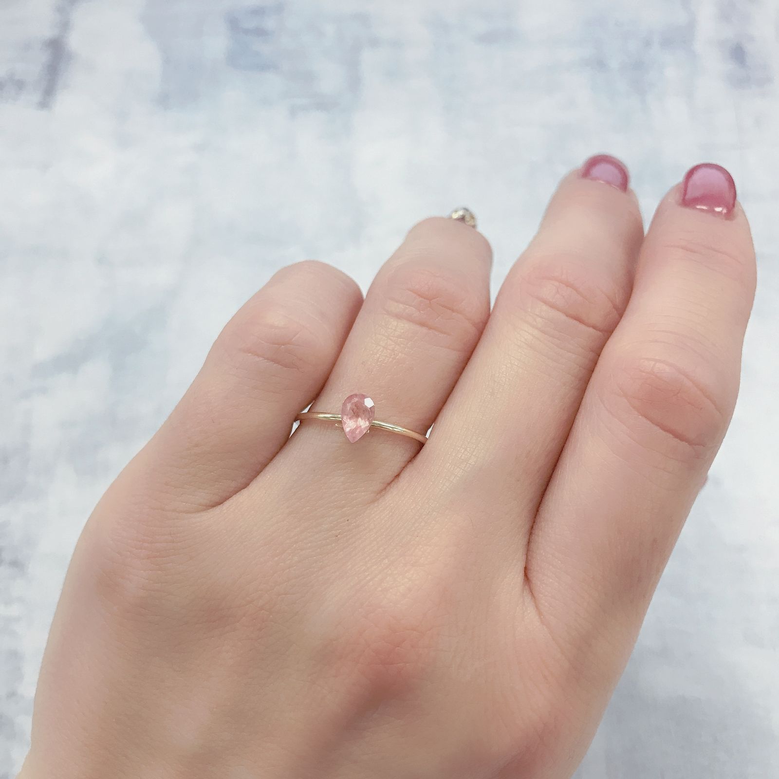 ペツォッタイト(ラズベリル)(宝石名ペツォッタイト)マダガスカル産 0.440ct ソ付(彩珠)[220114340]5.9x4mm前後