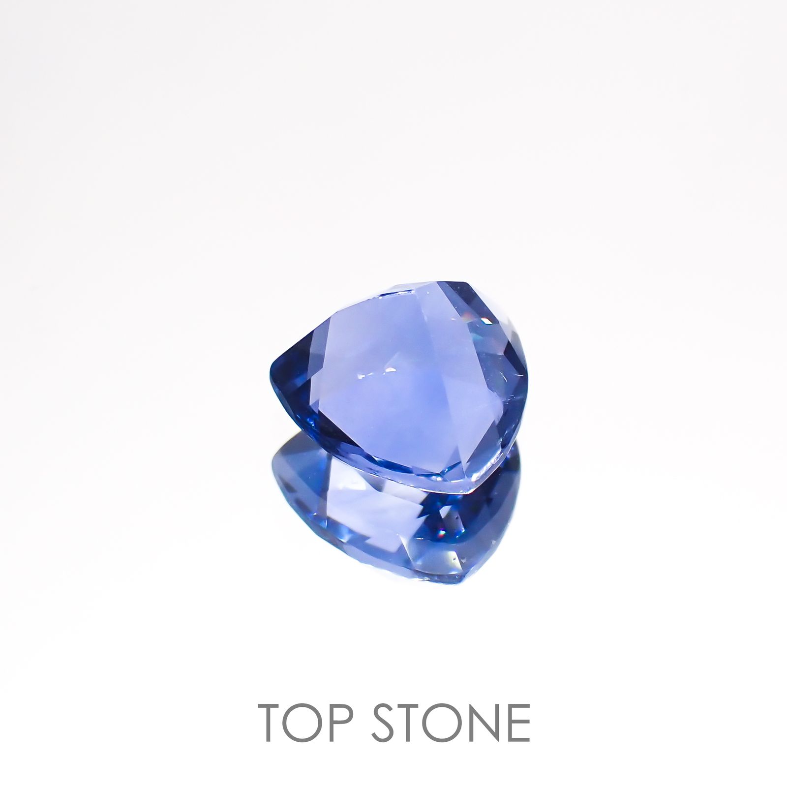 カラーチェンジフローライト(宝石名ブルー・フルオライト)ブラジル産 2.07ct 識別済[220114237]8.1x8mm前後