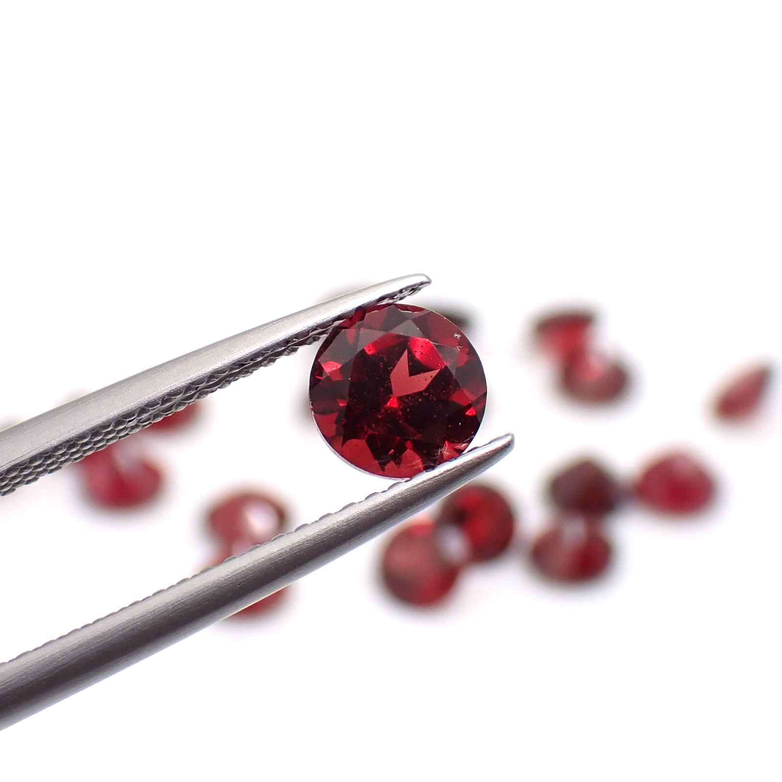 ◇ランダムセレクト◇パイロープアルマンディンガーネット モザンビーク産 約1.08ct / 6x6mm前後 [260532200]