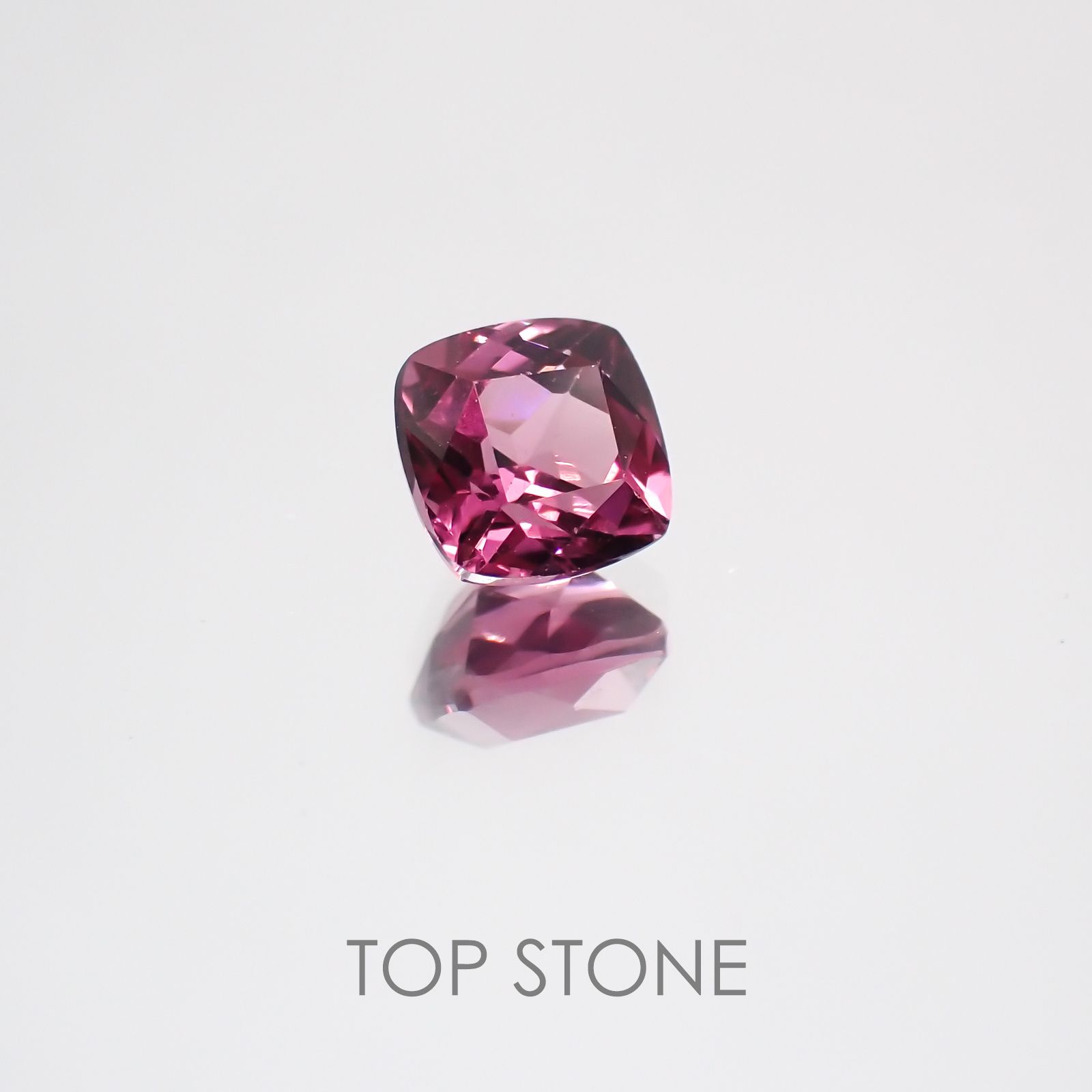 カラーチェンジマラヤガーネット(宝石名ガーネット) タンザニア産 0.73ct 識別済[21059660]5×4.9mm前後