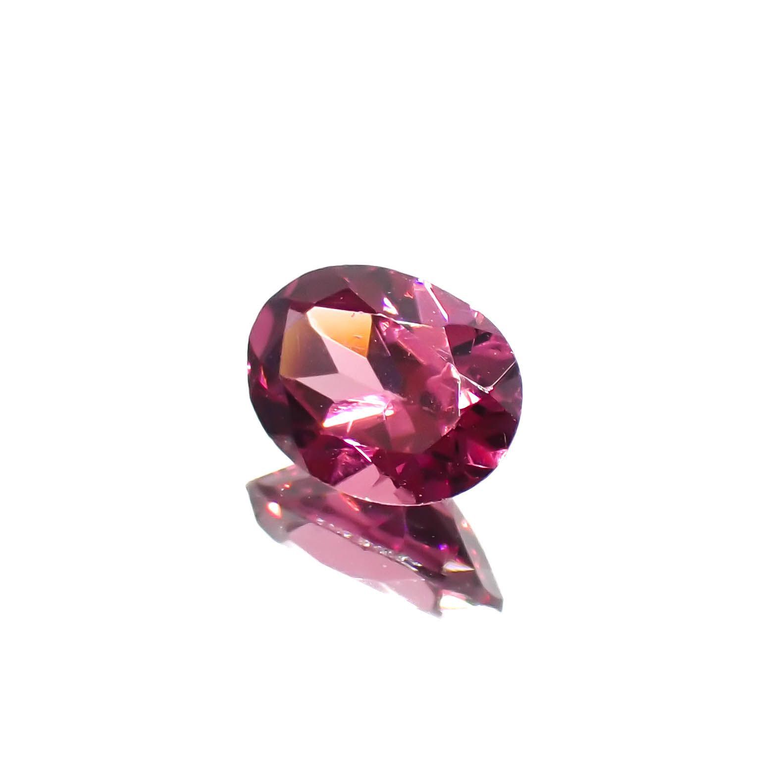 ロードライトガーネット(宝石名ロードライト・ガーネット)ブラジル産 0.84ct 識別済[221219565]6.9x5mm前後