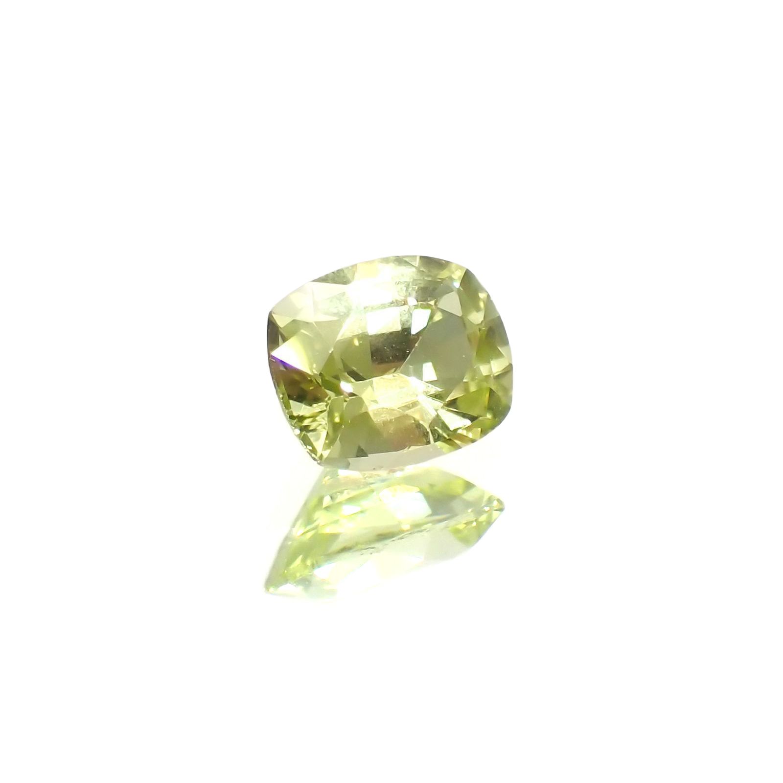 クリソベリル(宝石名クリソベリル)マダガスカル産 識別済 0.69ct / 5.8x4.6mm前後 [220114499]