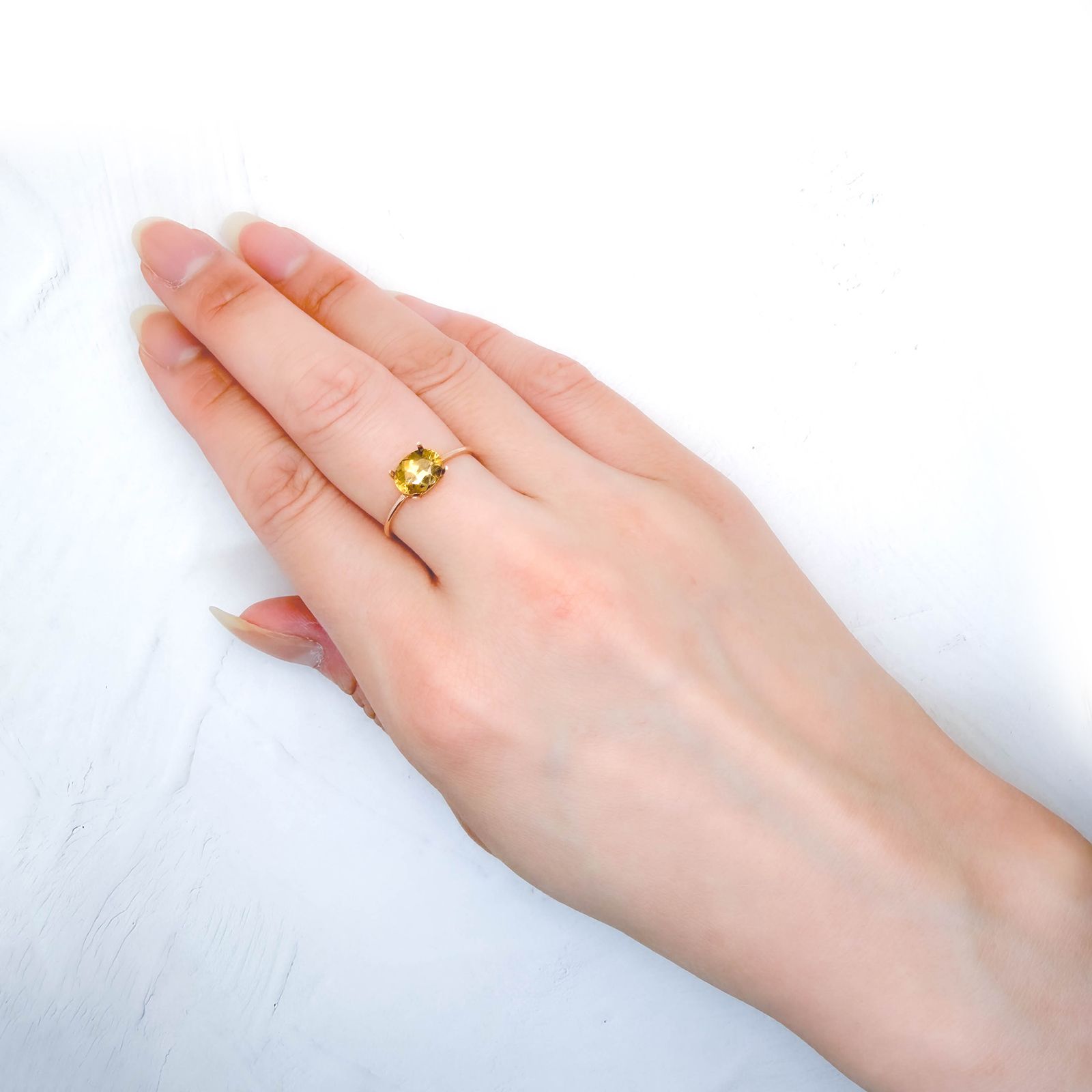 ゴールデンスフェーン マダガスカル産 1.33ct / 7.7x6mm前後 [260632352]