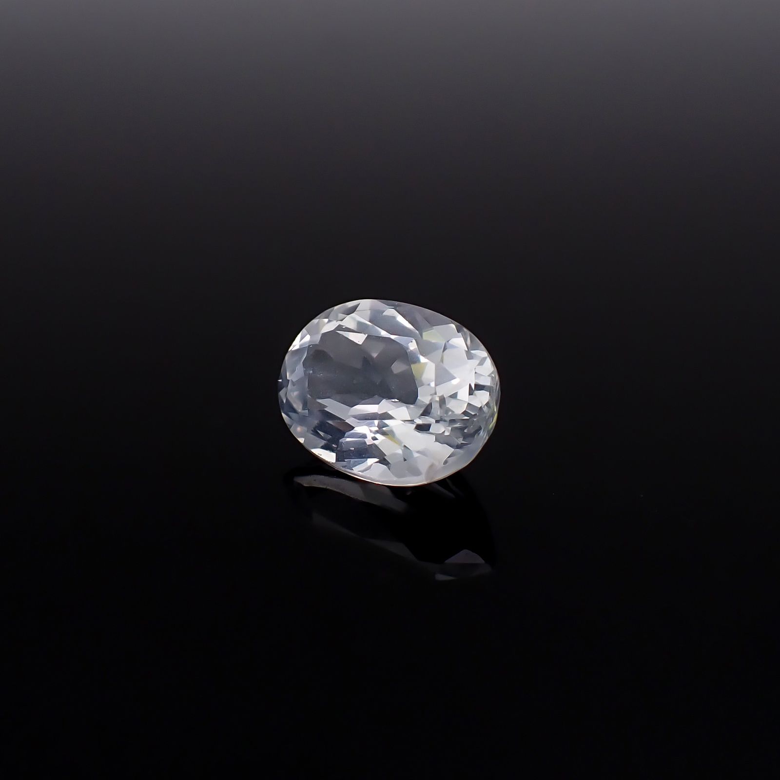 シルバーアパタイト フルオレッセンス アフリカ産 識別済 1.88ct / 9x6.6mm前後 [260632510]