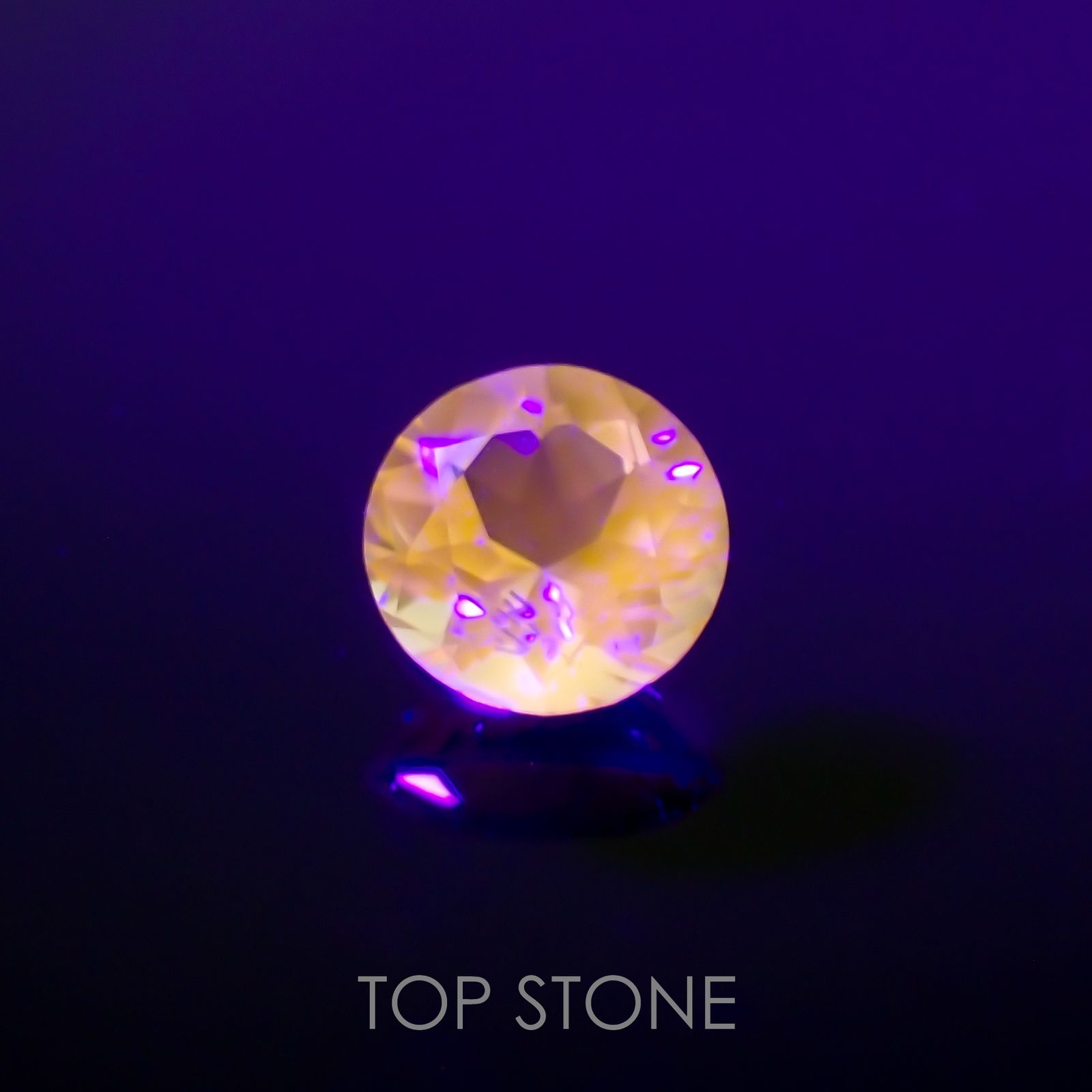 マリアライト(宝石名パープル・スキャポライト) スリランカ産 0.19ct 識別済[21049565]4×4mm前後