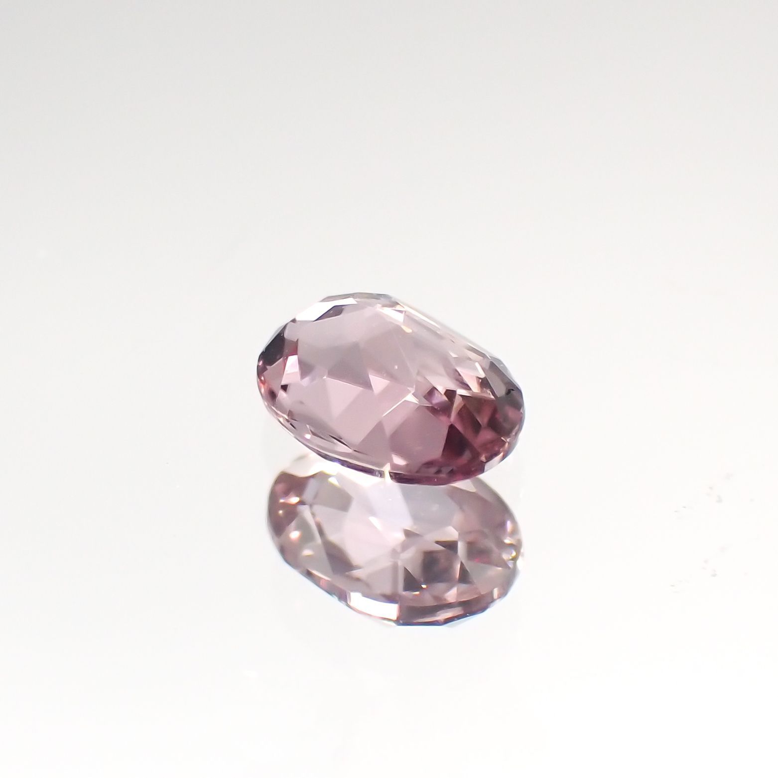 ピンクダイアスポア(宝石名ダイアスポア) アフガニスタン産 0.38ct 識別済[210912433]5.2×3.8mm前後