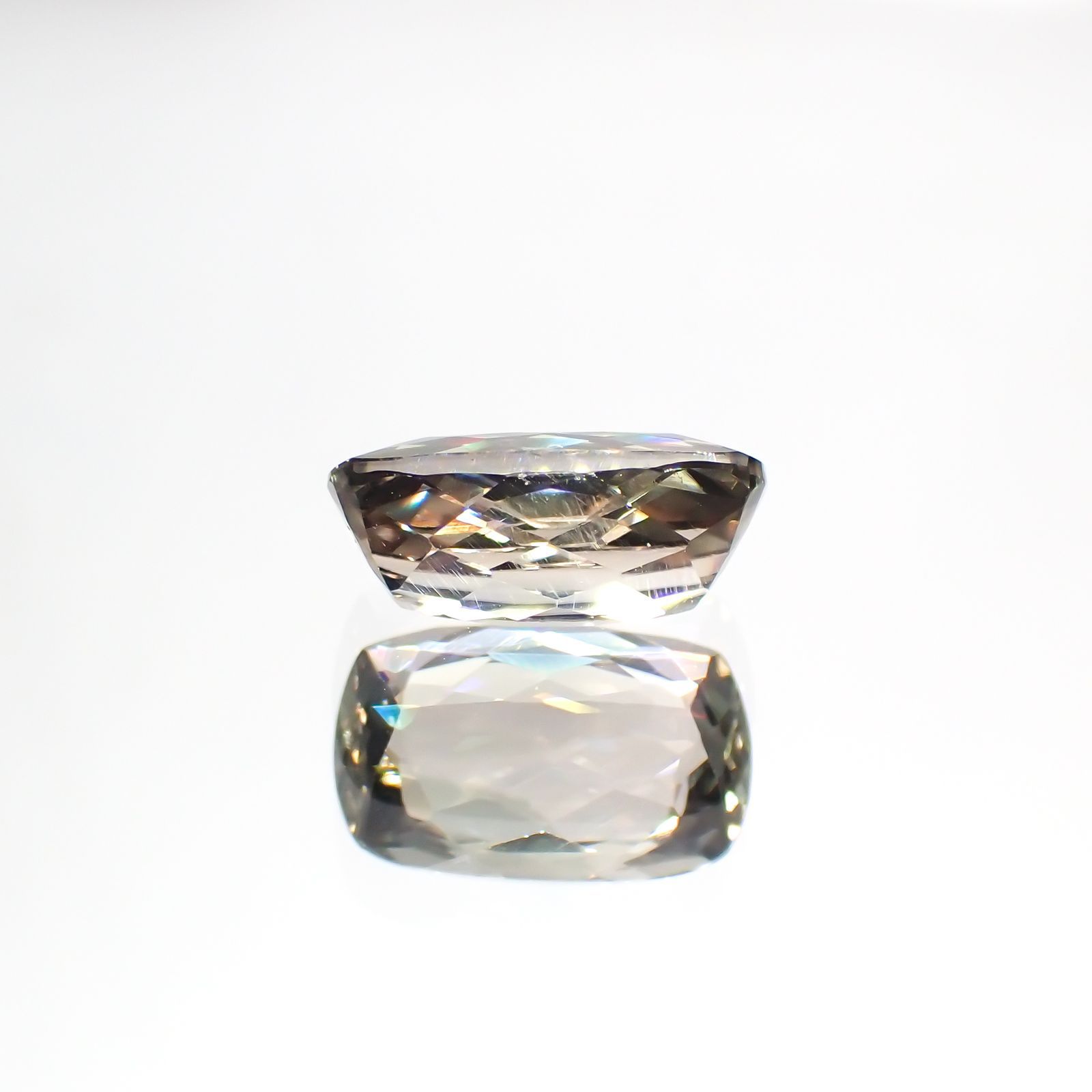 カラーチェンジ ダイアスポア(宝石名ダイアスポア(カラーチェンジ・タイプ))トルコ産 2.072ct ソ付(彩珠)[231124161]9.5x6mm前後