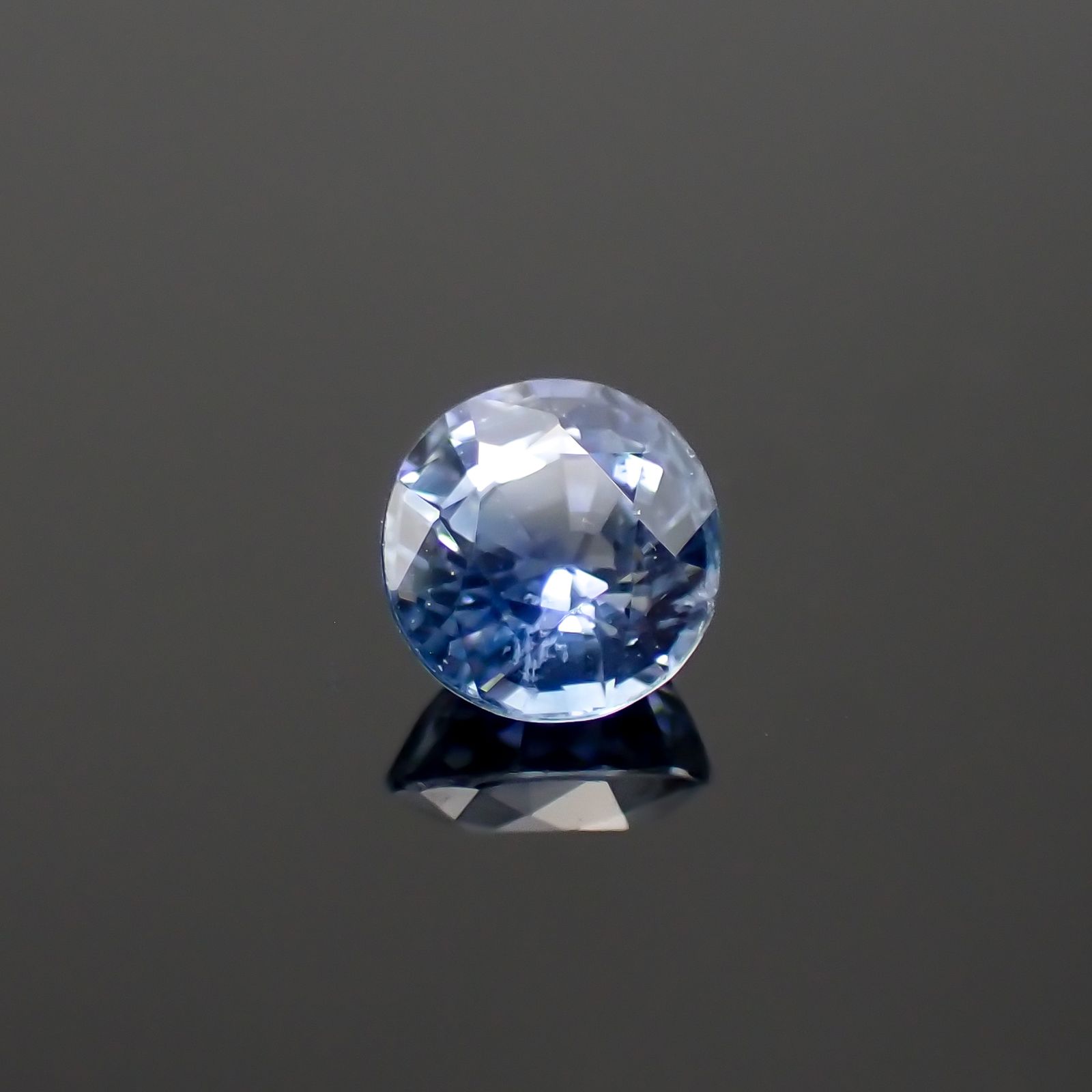 アイスブルーサファイア(宝石名サファイア)スリランカ/マダガスカル産 0.31ct 識別済[230722698]3.9x3.7mm前後
