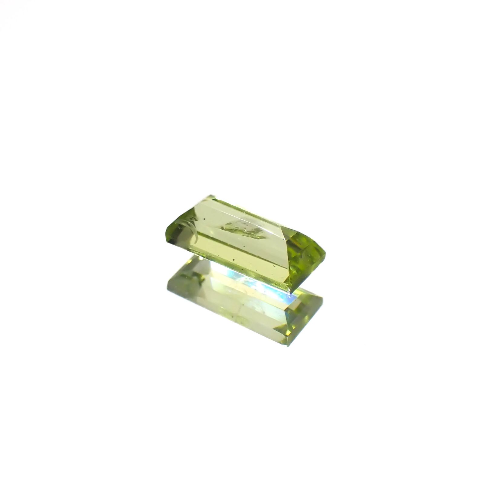 リリーパッドペリドット アメリカ・アリゾナ州産 0.38ct[231224604]5.7x2.6mm前後