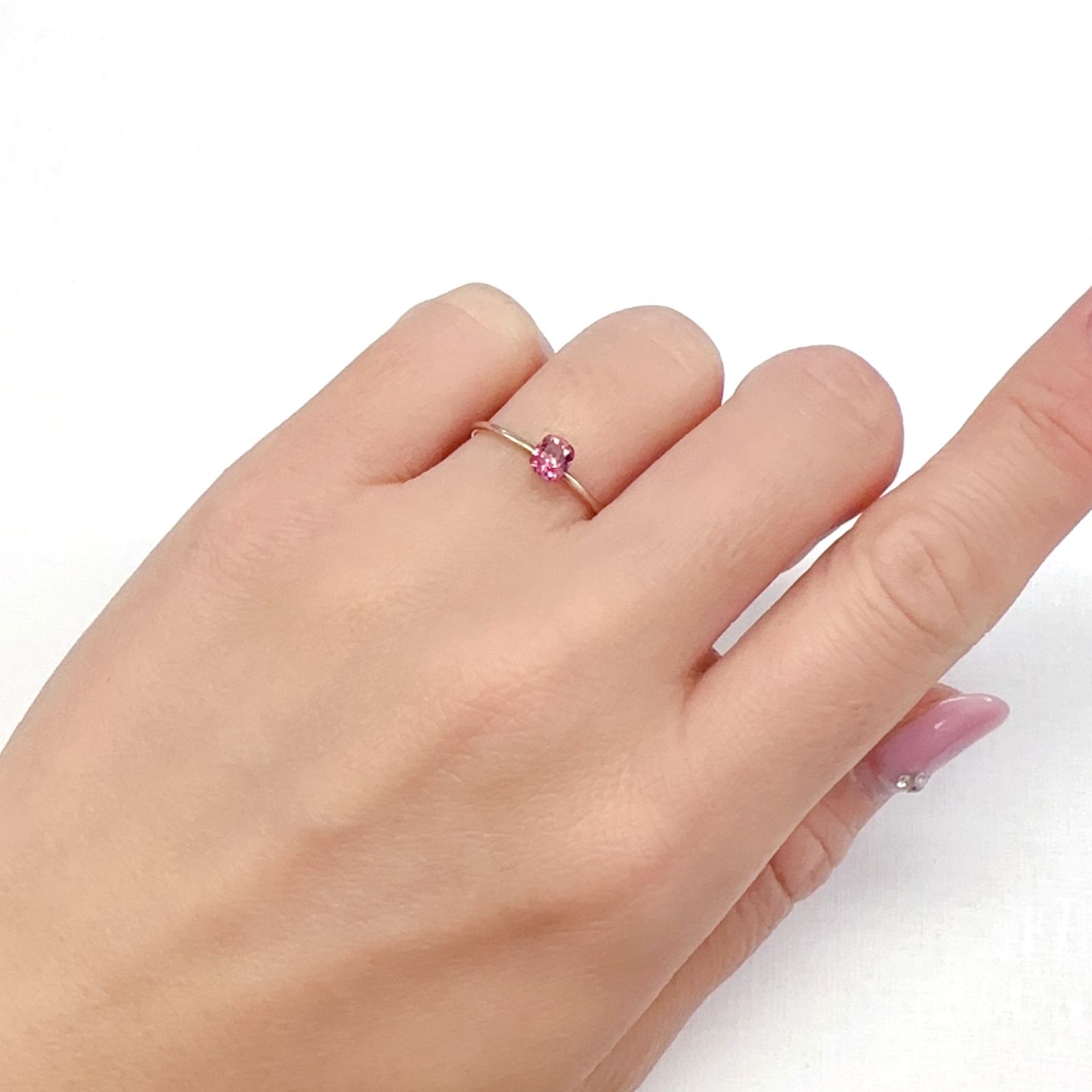 ホットピンクスピネル タンザニア産 0.32ct[231224514]4.5x3.9mm前後