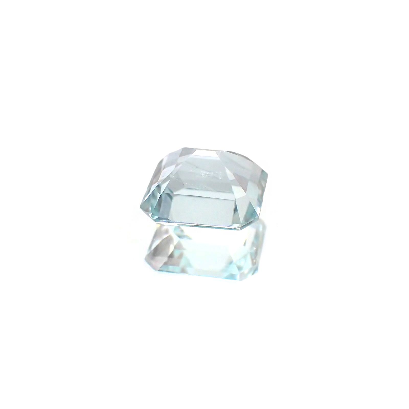 アンブリゴナイト/モンテブラサイト(宝石名モンテブラサイト)マダガスカル産 ソ付(日独) 1.146ct / 6.5x5.8mm前後 [231124100]