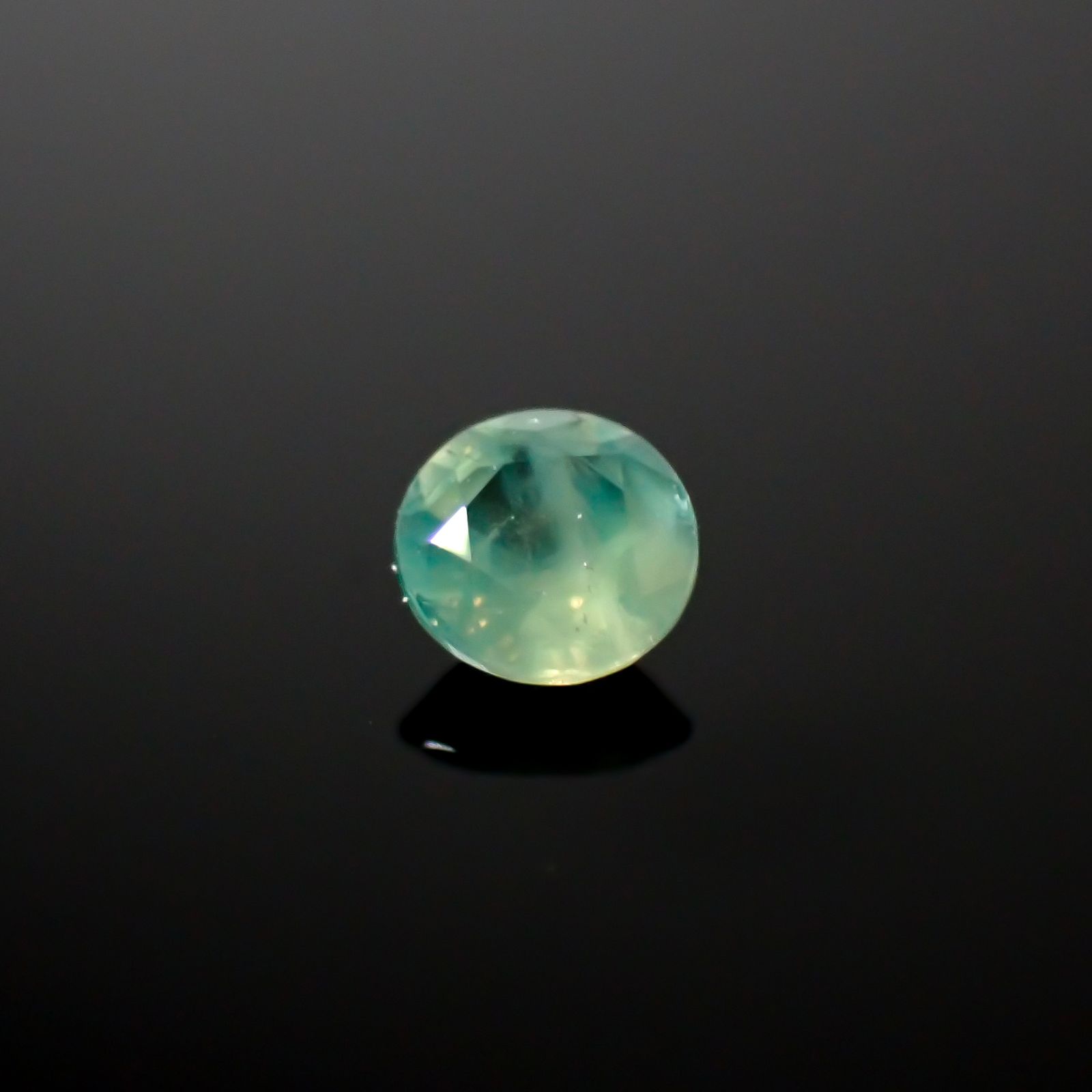 シルキーアレキサンドライト ブラジル・ミナスジェライス州ヘマチタ鉱山産 0.12ct [241129507]3x3mm前後