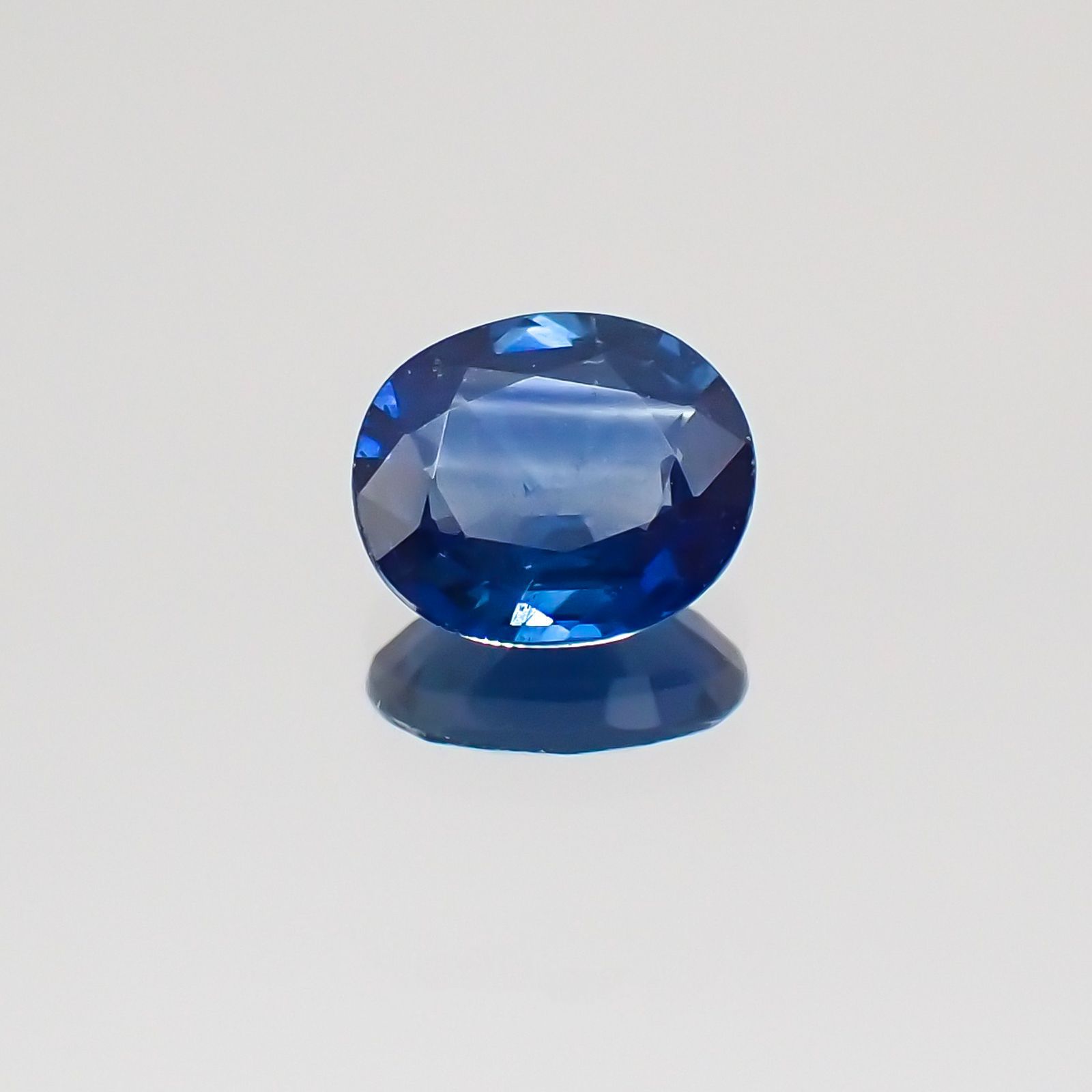 サファイア マダガスカル・スリランカ産 ルース 0.71ct[20128704]6.1×5.2mm前後