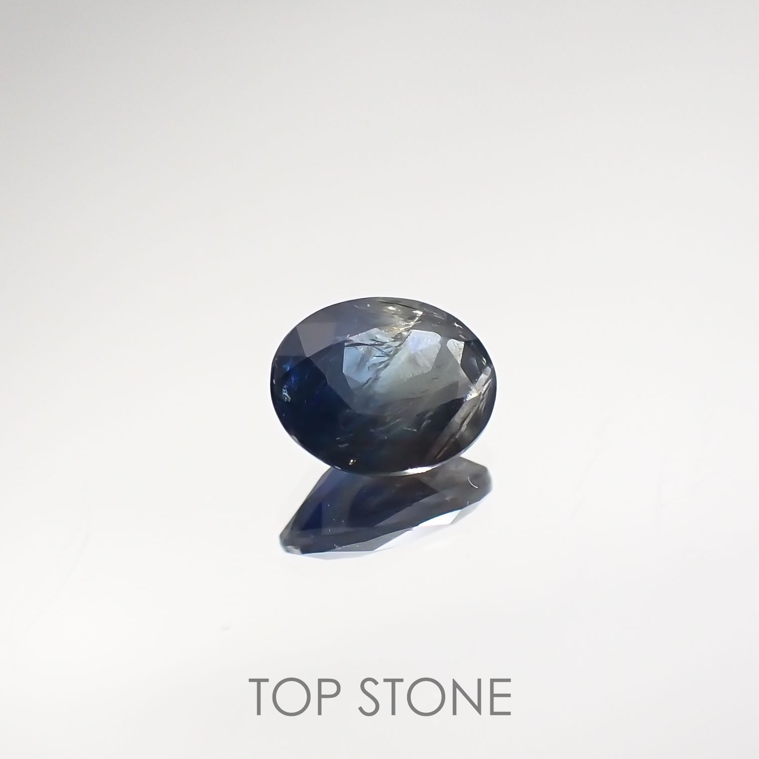 ゴールドシーンサファイア非加熱(宝石名シーン・サファイア) ケニア産 0.68ct 識別済[210712078]6×4.8mm前後