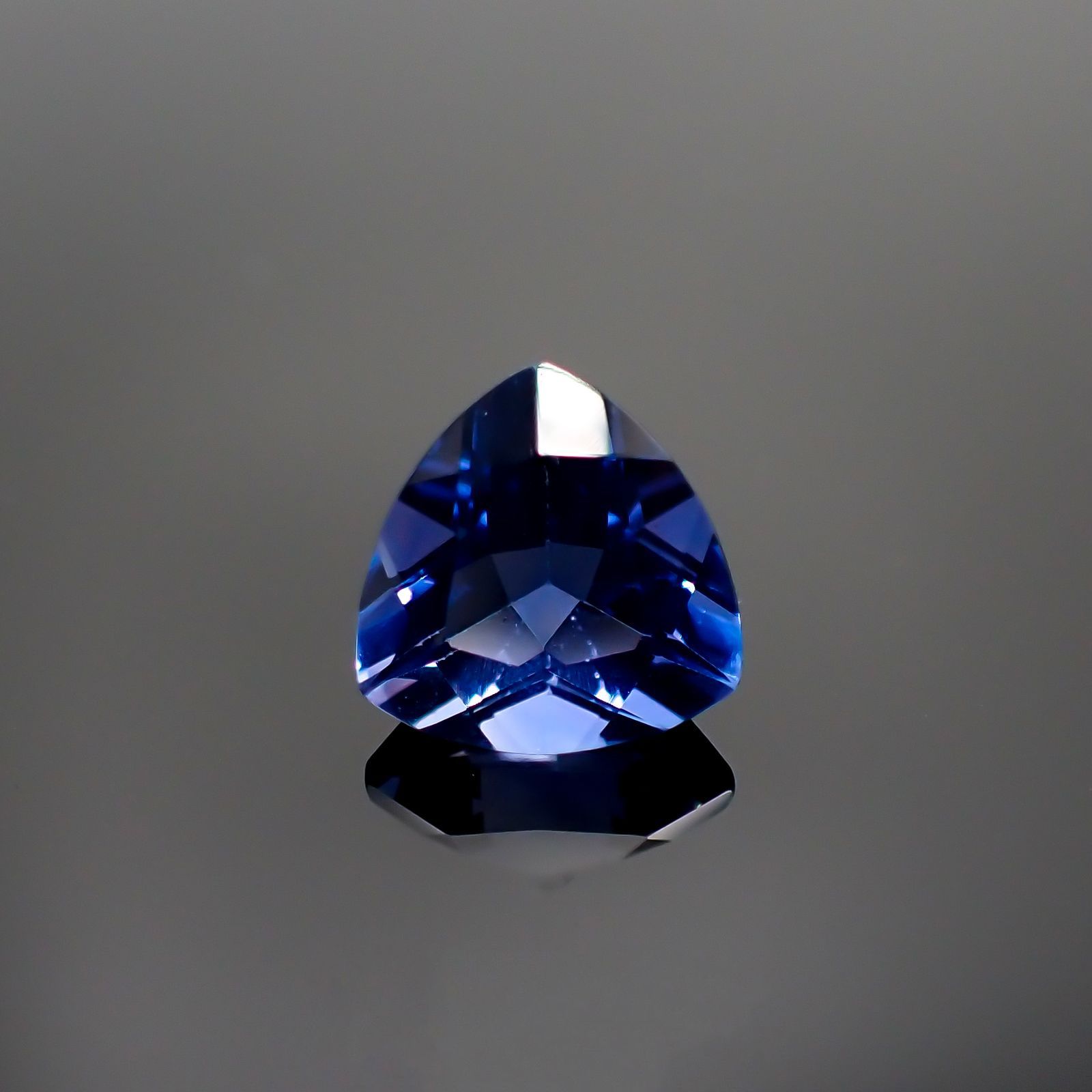 <ランダムセレクト1個販売> カラーチェンジフローライト トリリアントカット ブラジル産 2.10ct 前後[210913380]8.1×8.1mm前後