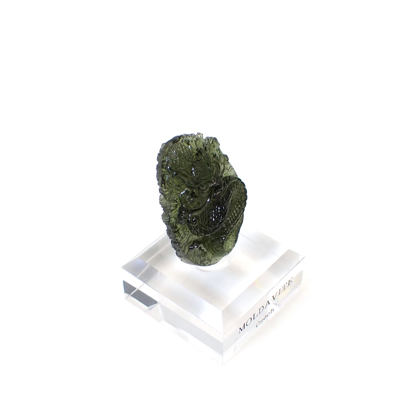 ◇龍彫刻◇モルダバイト 発見地:旧チェコスロバキア アクリル台座付き 77.90ct(15.58g) / 13.9x29.7x41.7mm前後 [260632497]